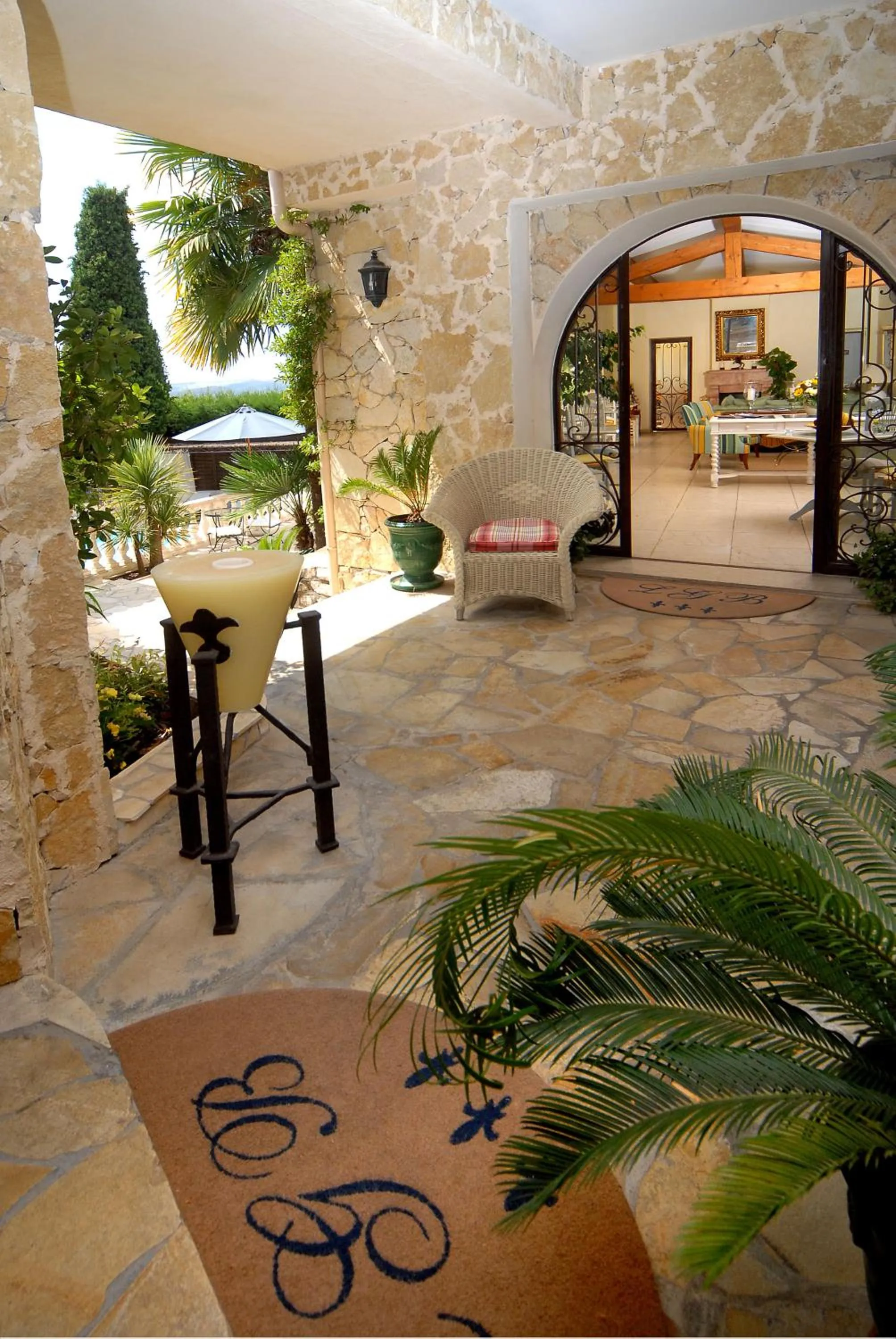 Facade/entrance in Hôtel La Grande Bastide