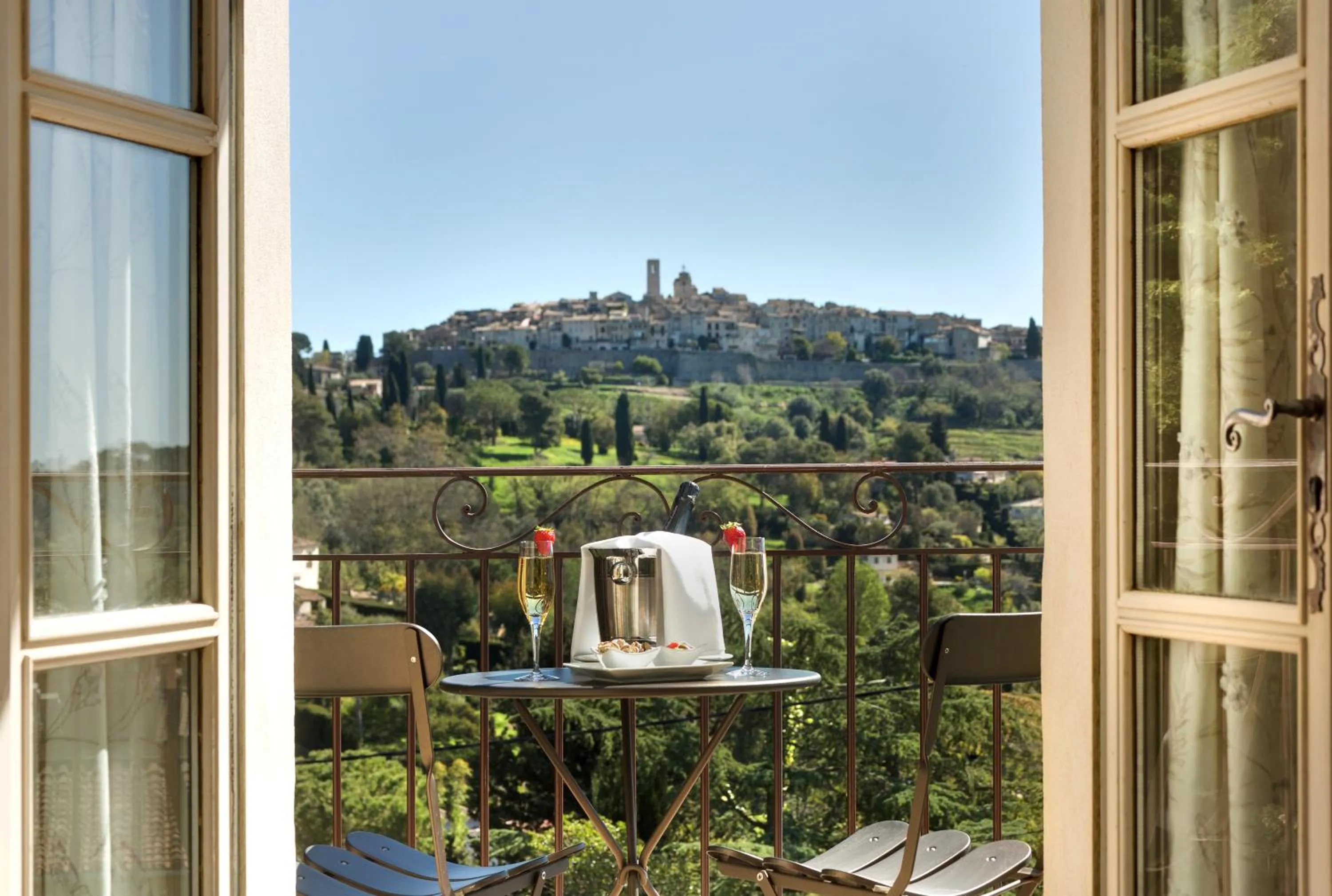 City view in Hôtel La Grande Bastide