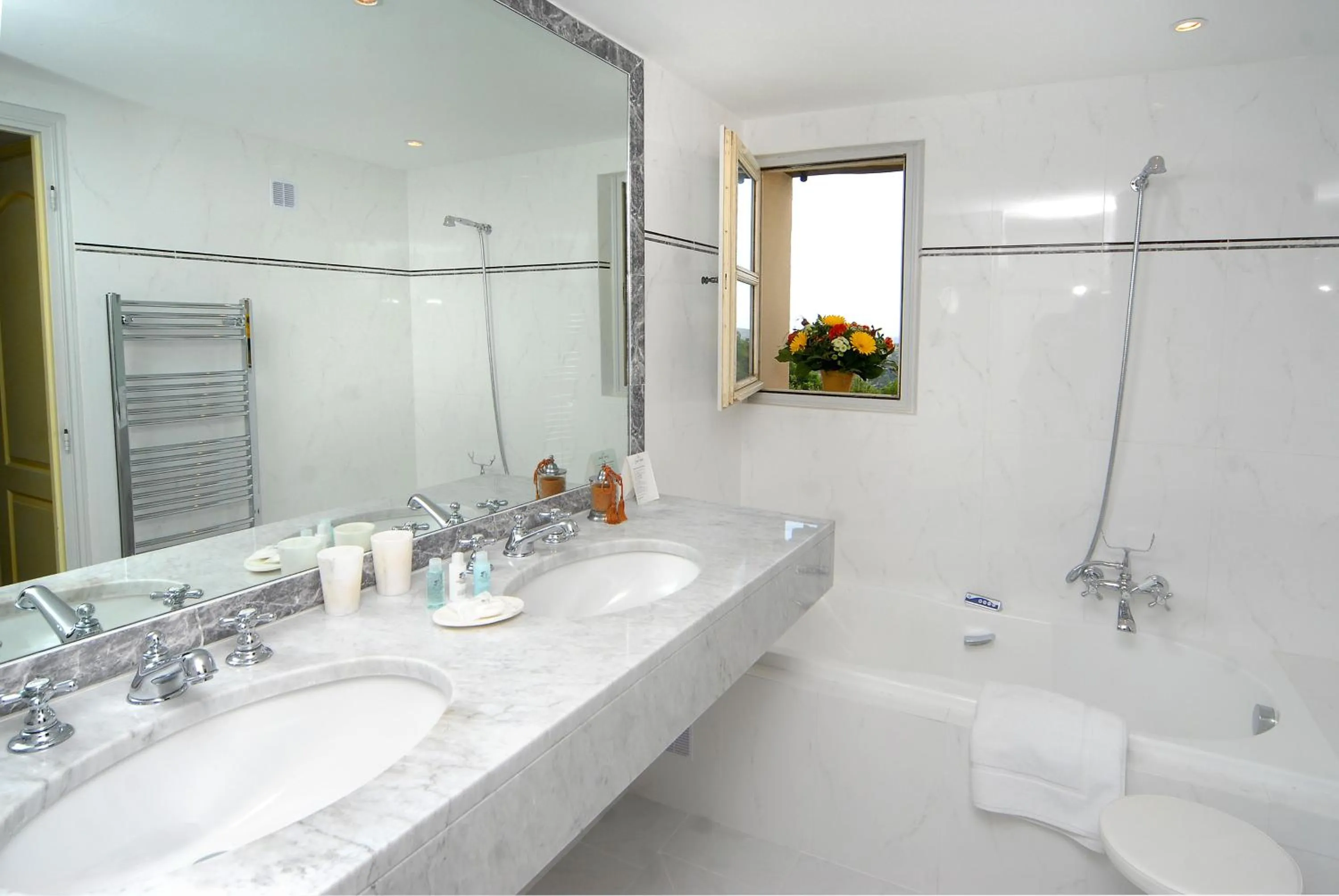 Bathroom in Hôtel La Grande Bastide