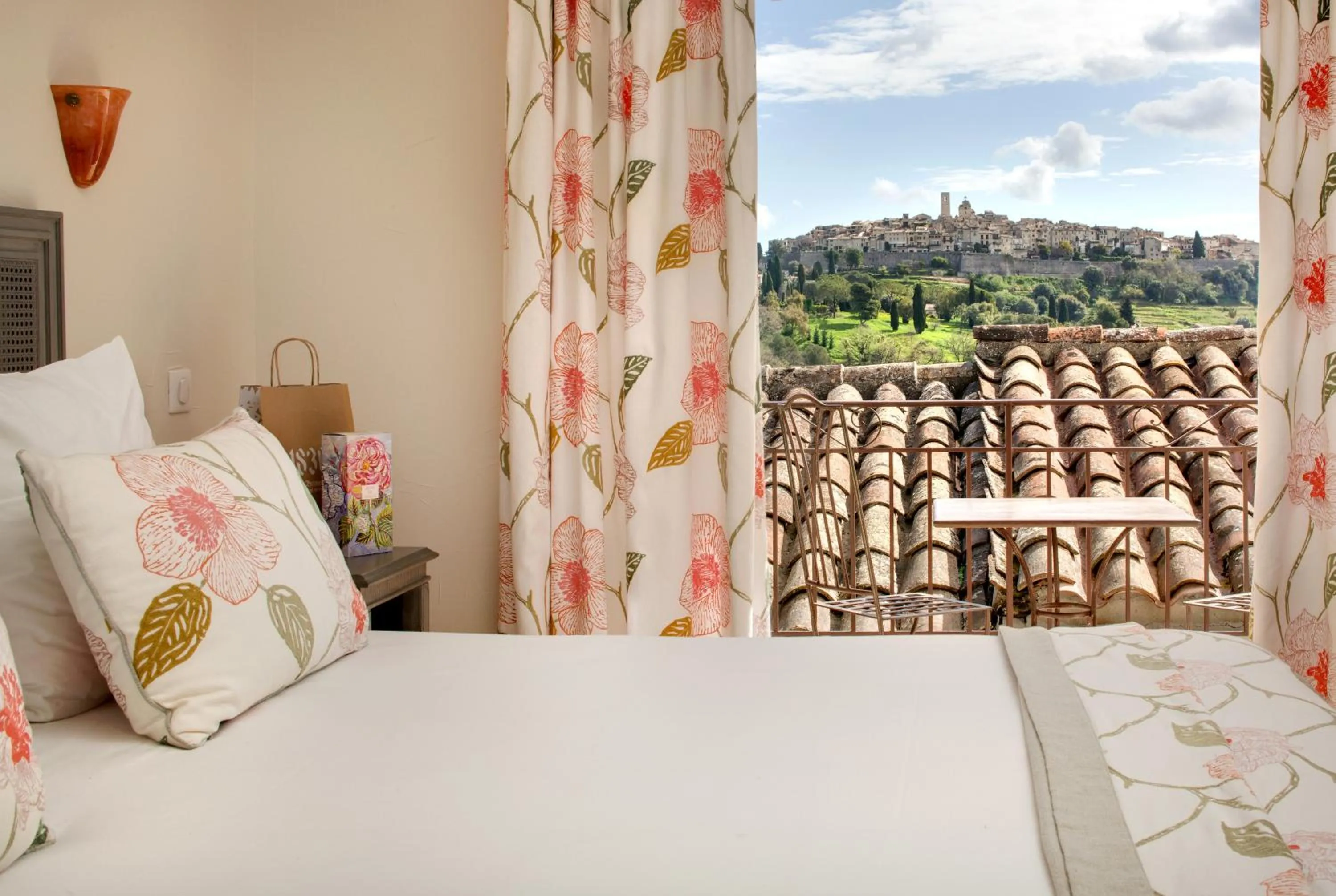 Bedroom, Bed in Hôtel La Grande Bastide