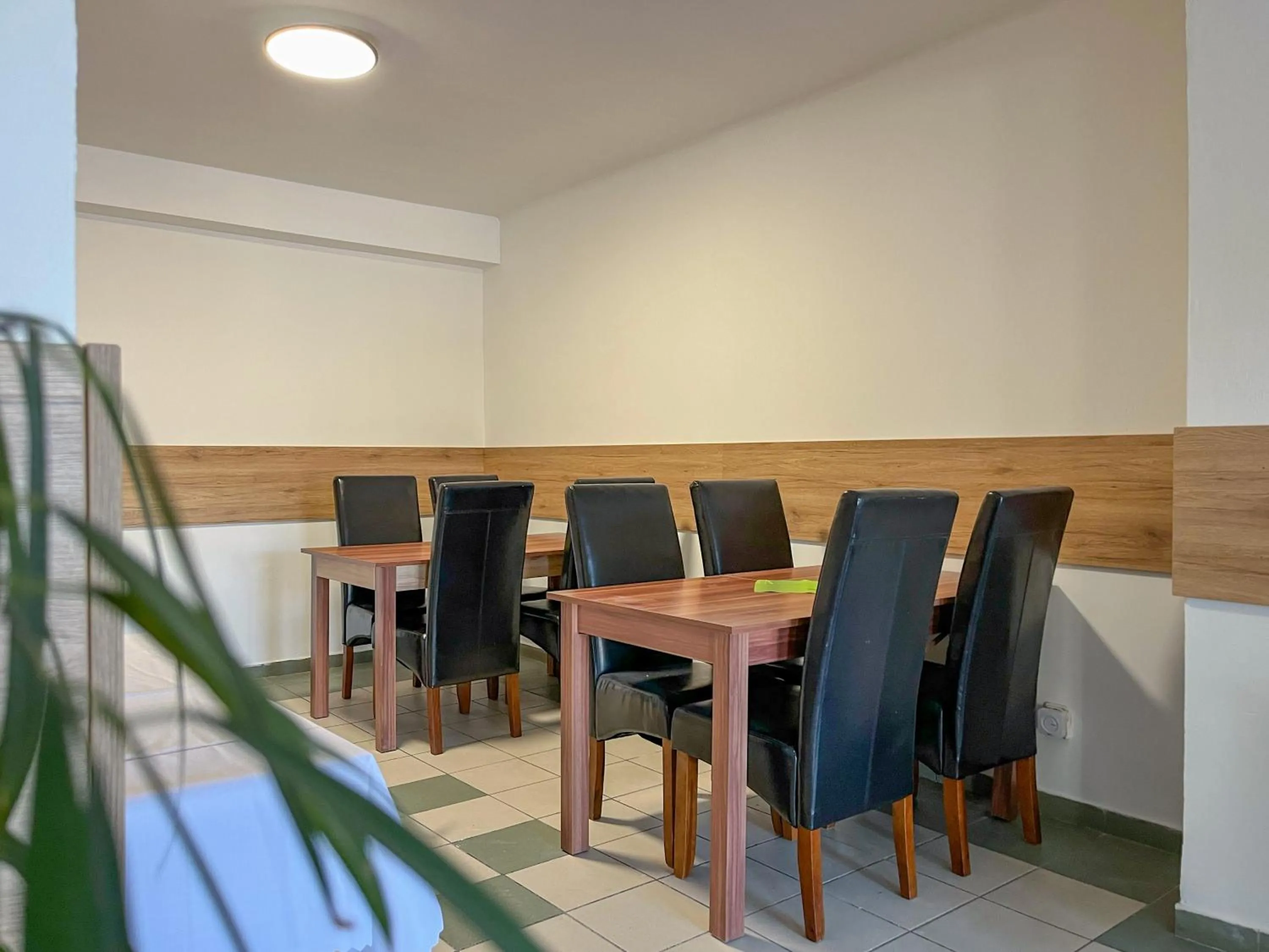 Restaurant/places to eat in AM Motel