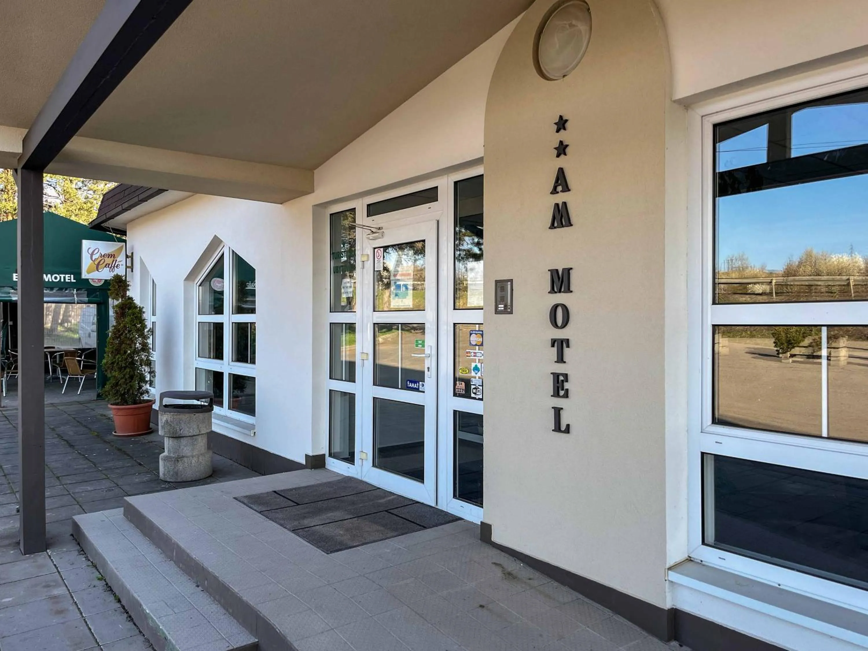 Facade/entrance in AM Motel