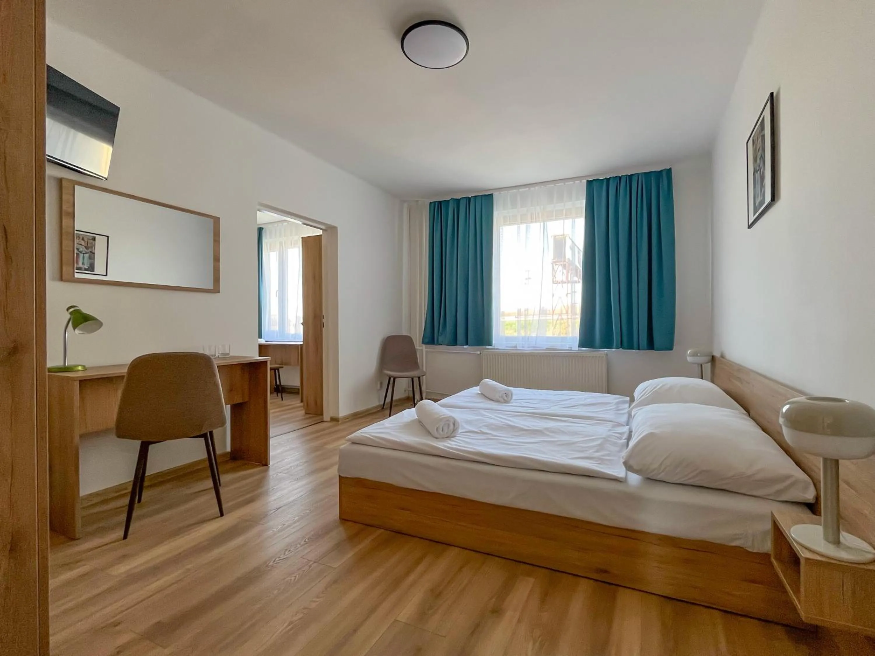 Photo of the whole room, Bed in AM Motel
