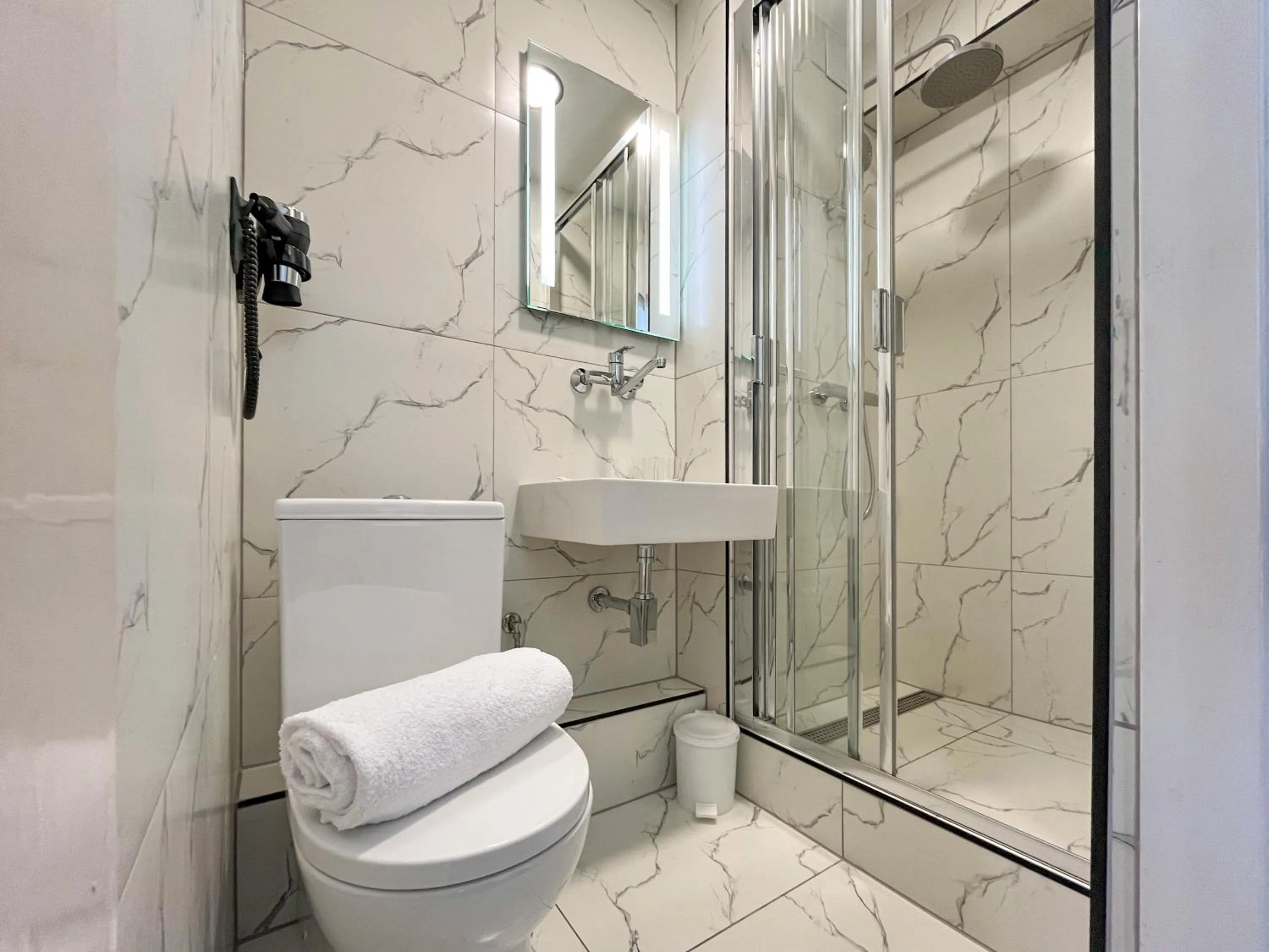 Bathroom in AM Motel