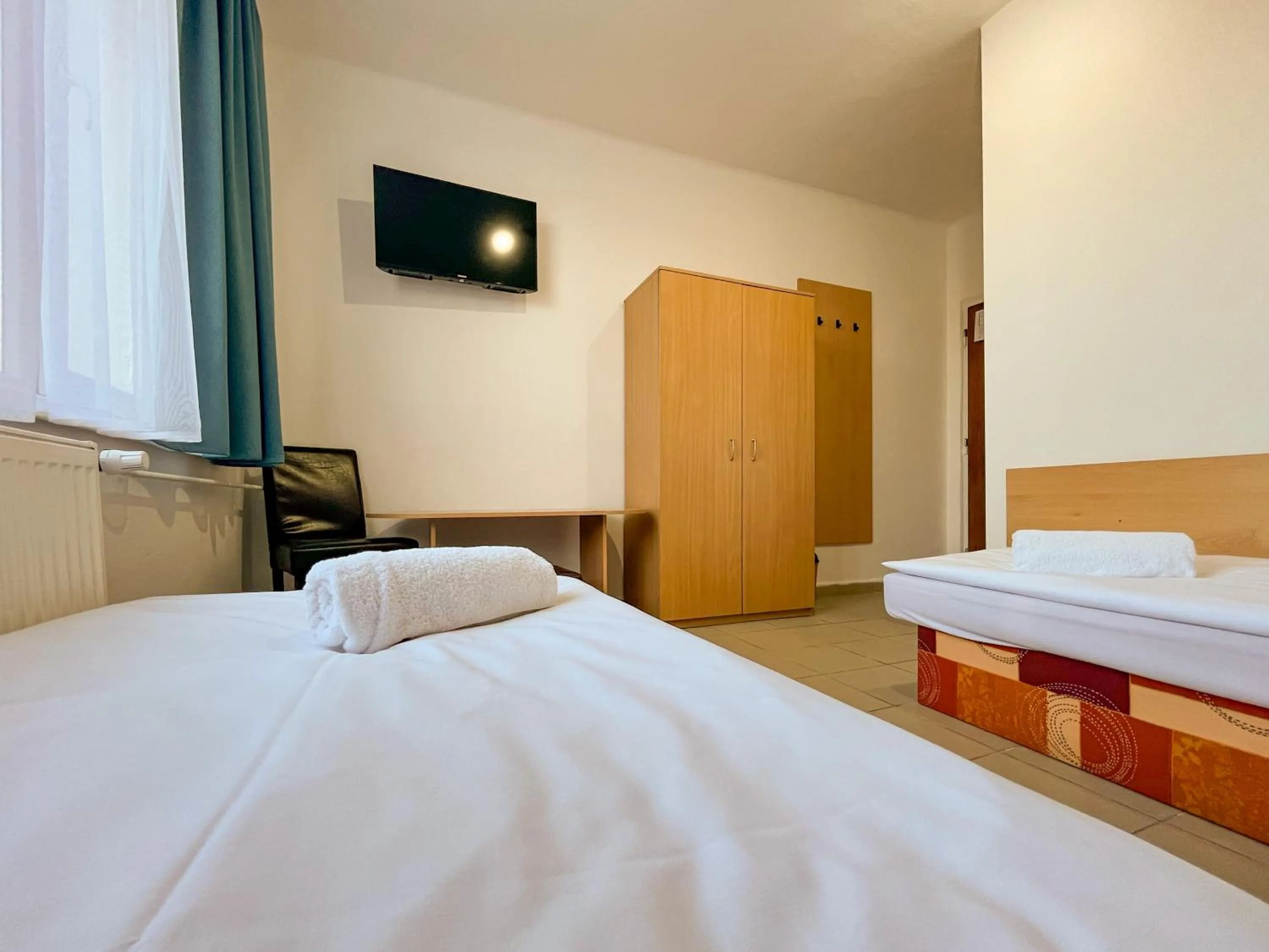 Bedroom, Bed in AM Motel