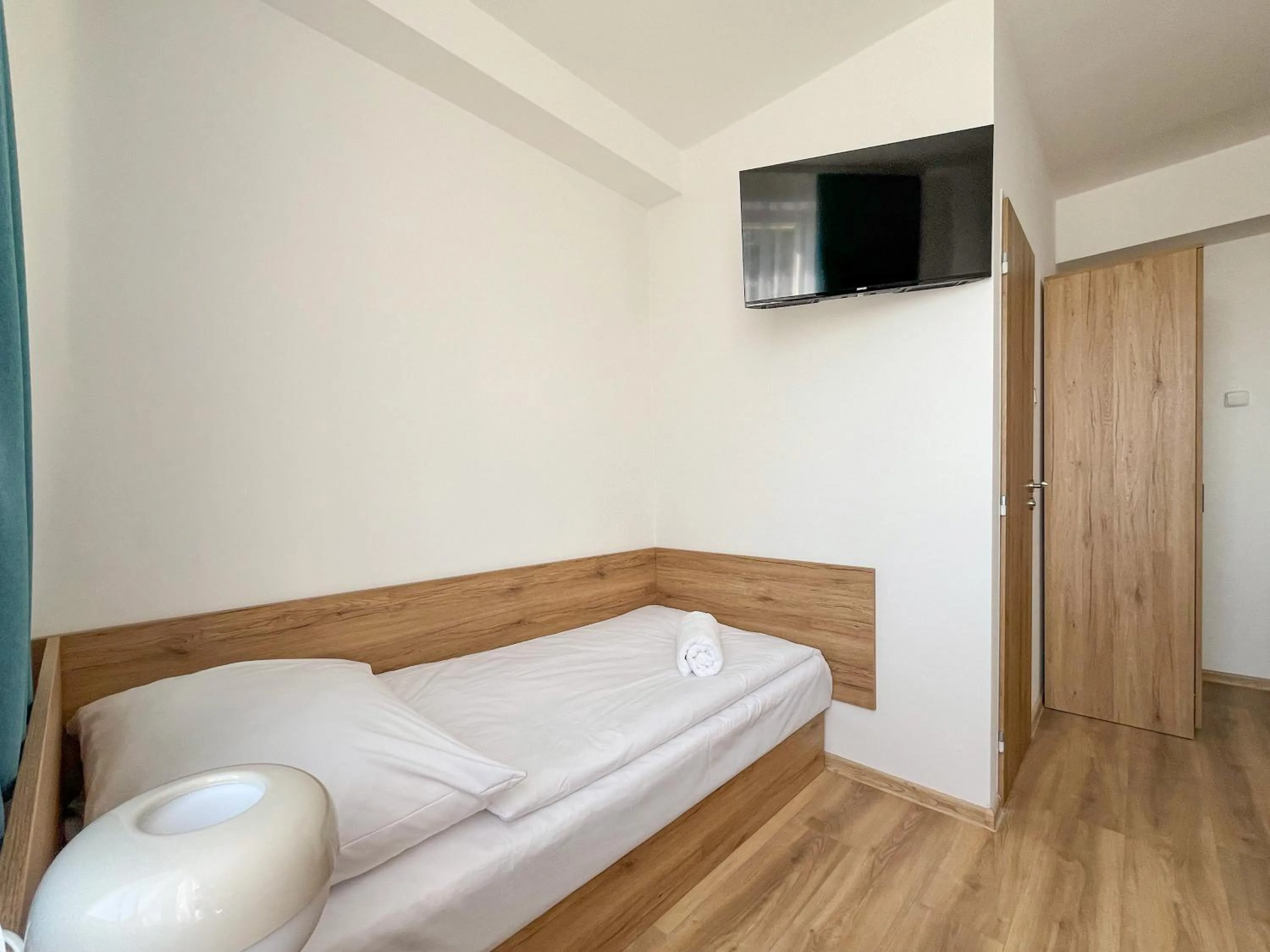 Photo of the whole room in AM Motel