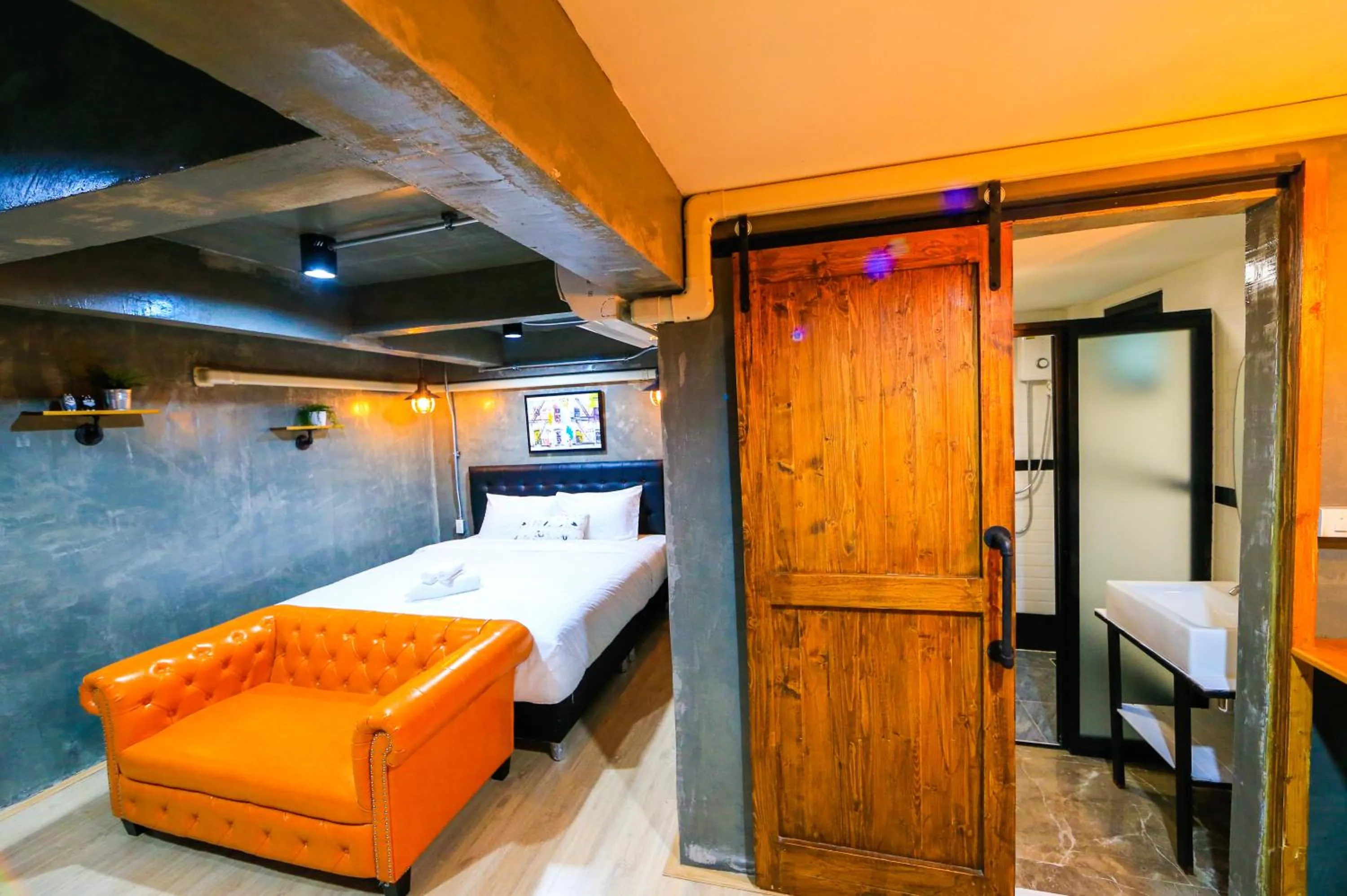 Photo of the whole room, Bed in Adagio Bangkok