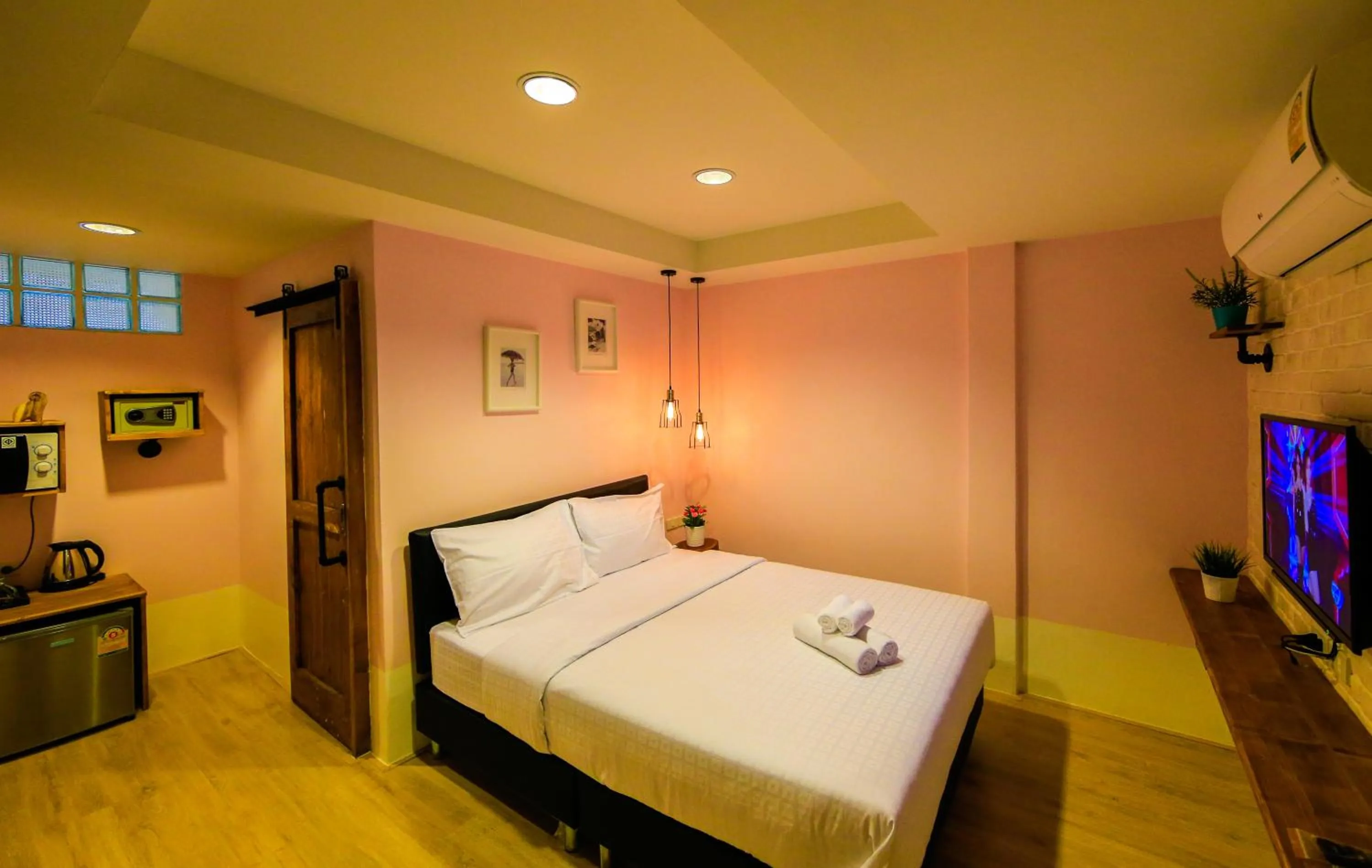 Photo of the whole room, Bed in Adagio Bangkok