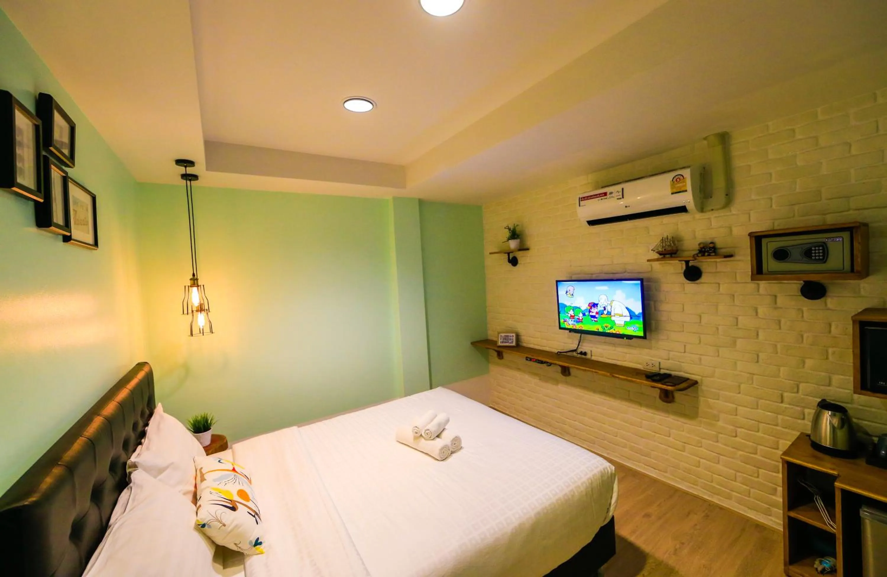 Photo of the whole room, Bed in Adagio Bangkok