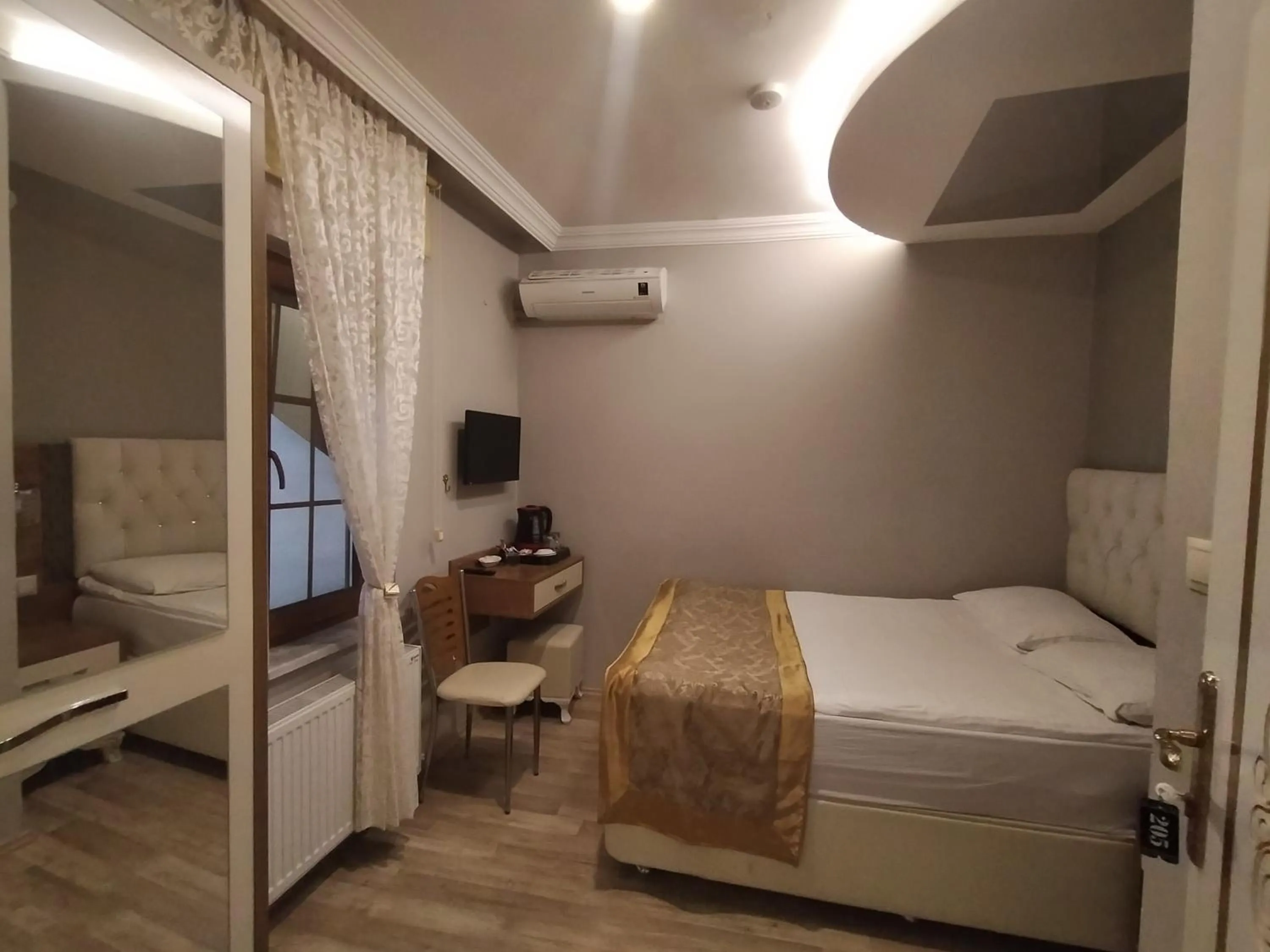 Photo of the whole room in Sehri̇-zade Yalisi