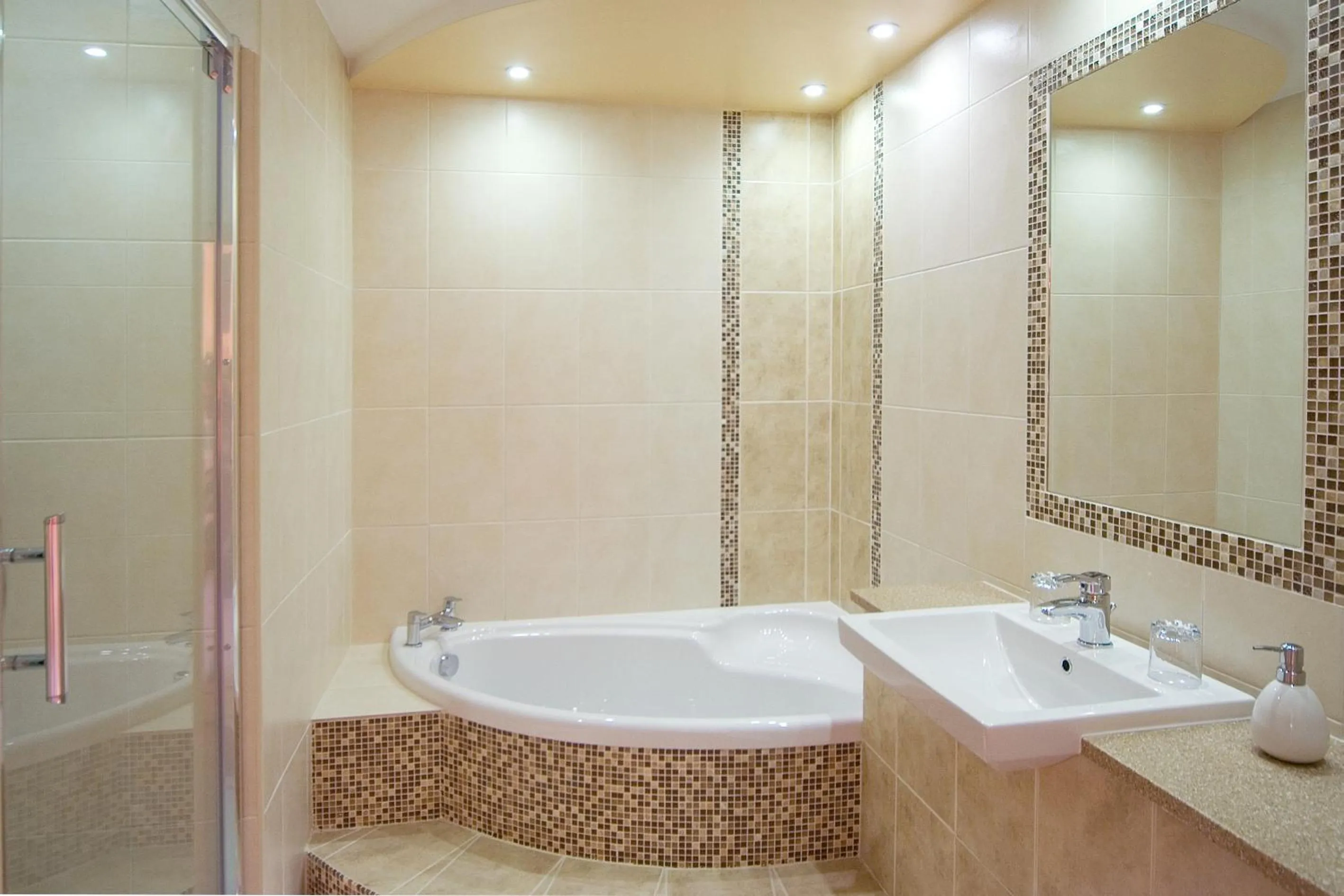 Shower in The Elephant & Castle Hotel