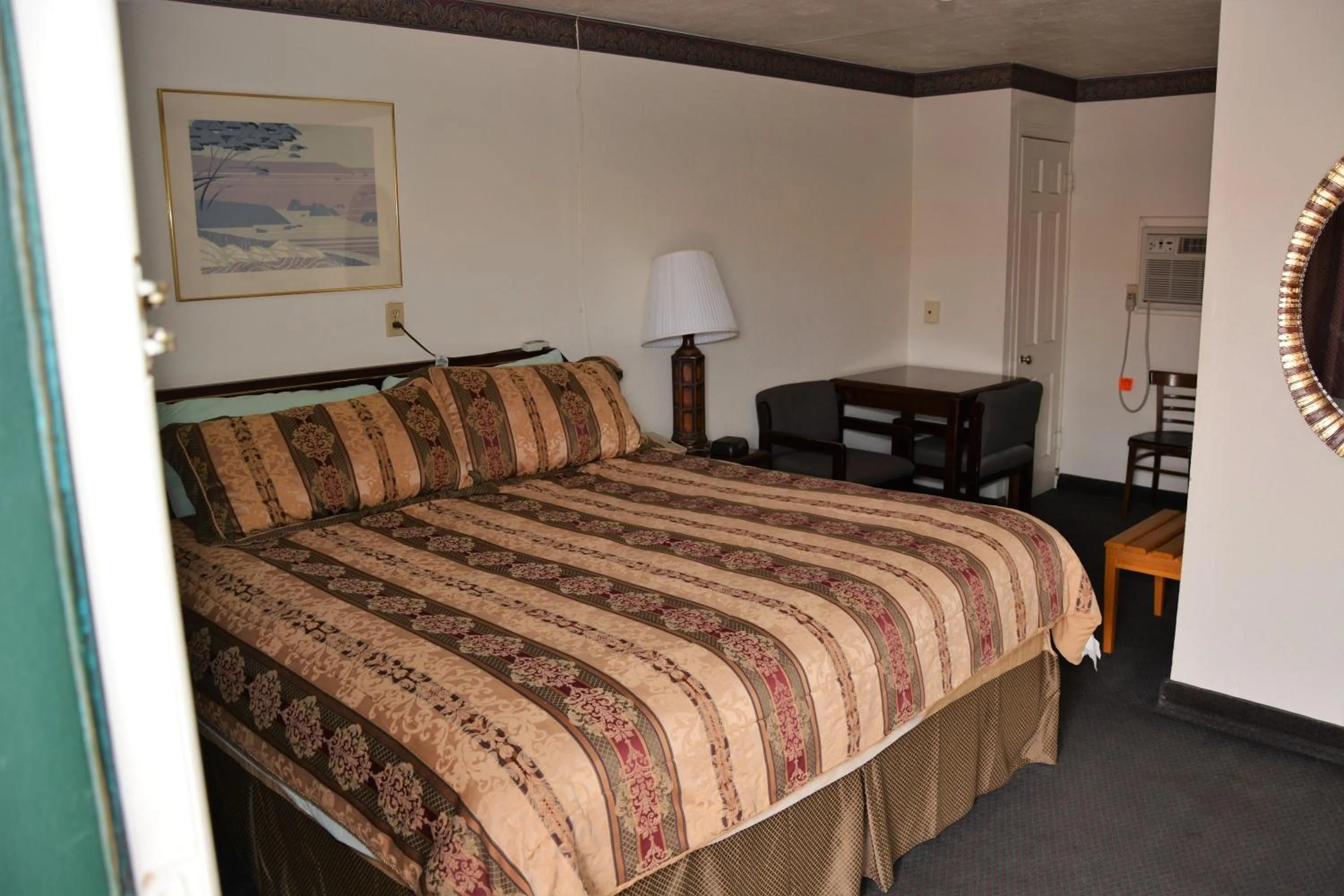 Bed in Budget Inn of Brownfield