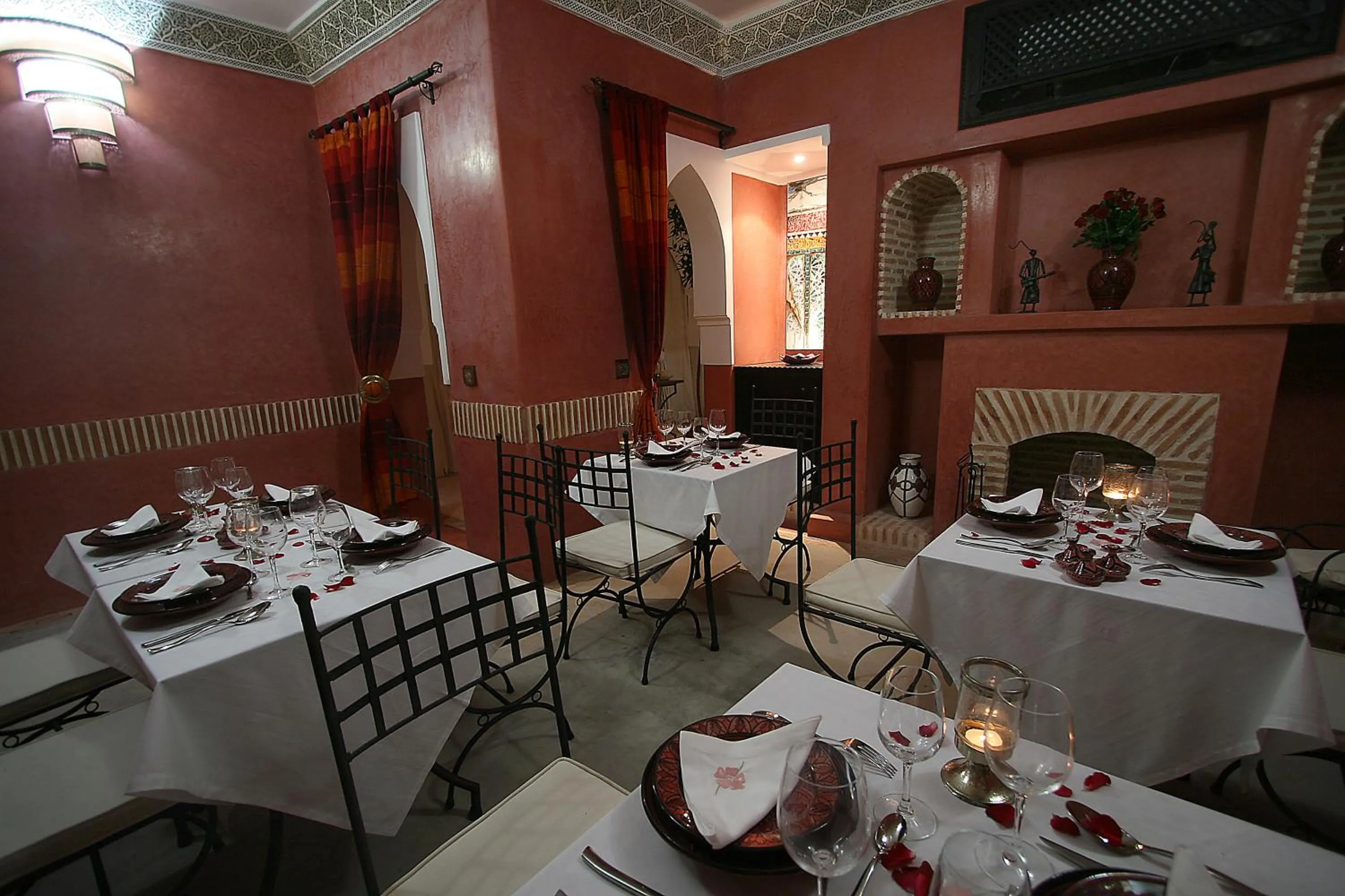 Restaurant/places to eat in Riad Alili