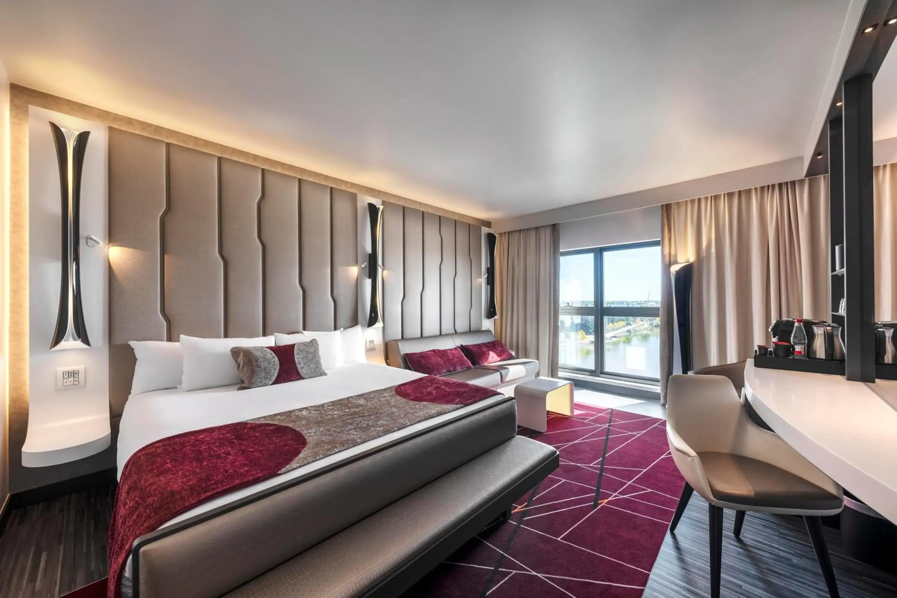 Empire room - single occupancy - lake view in Disney Hotel New York - The Art of Marvel Empire room - single occupancy - lake view in Disney Hotel New York - The Art of Marvel