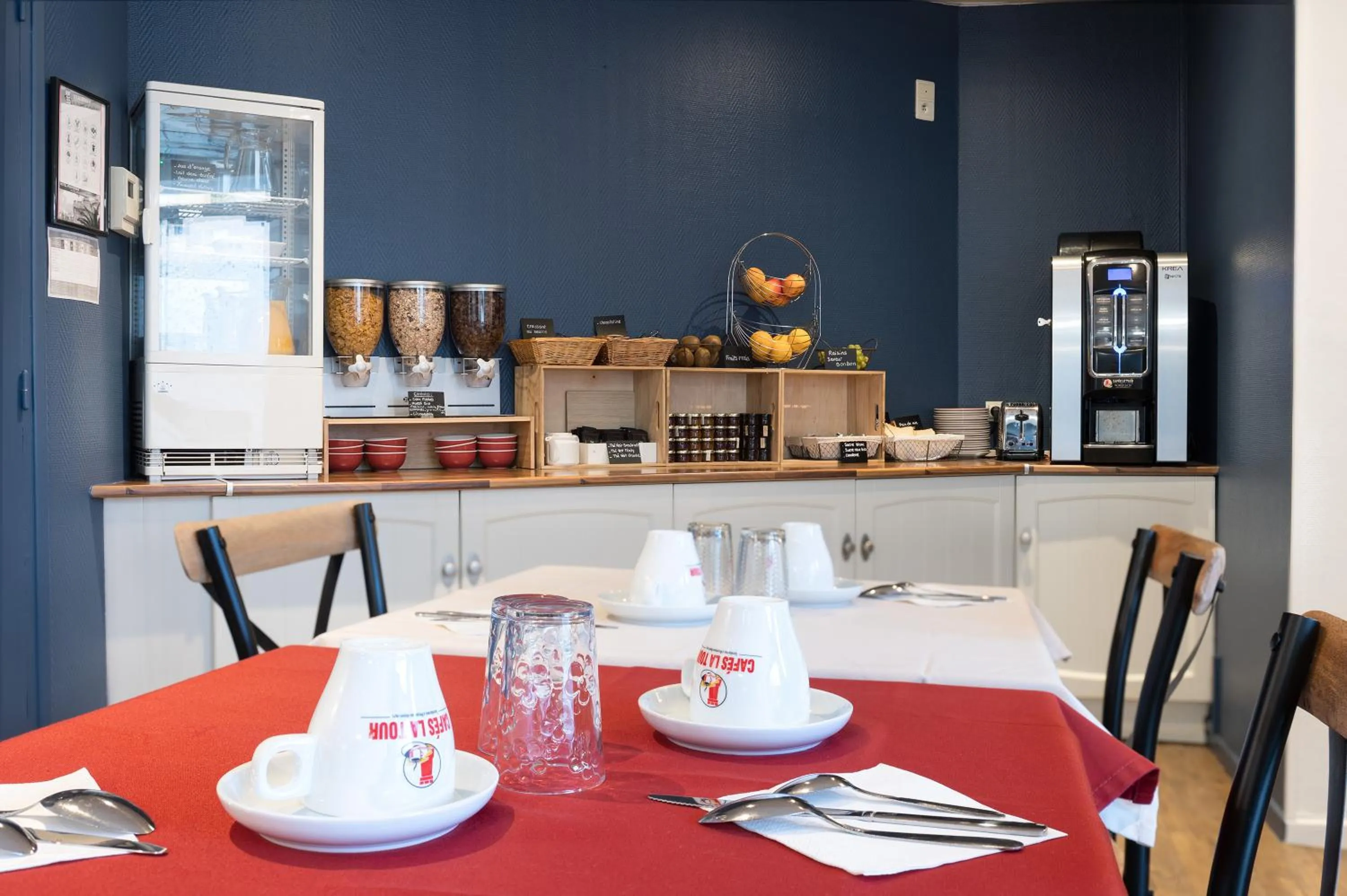 Breakfast in Hôtel Aragon - Centre ville gare