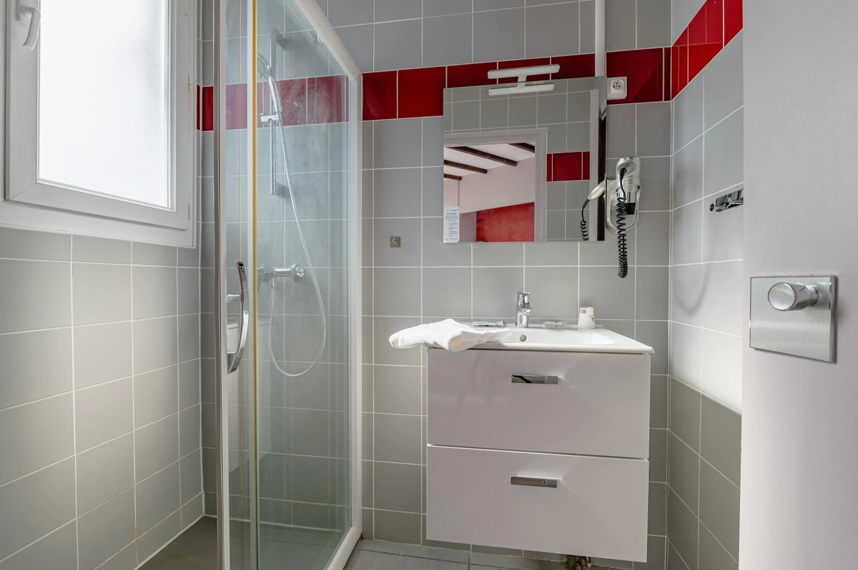 Shower in Hôtel Aragon - Centre ville gare