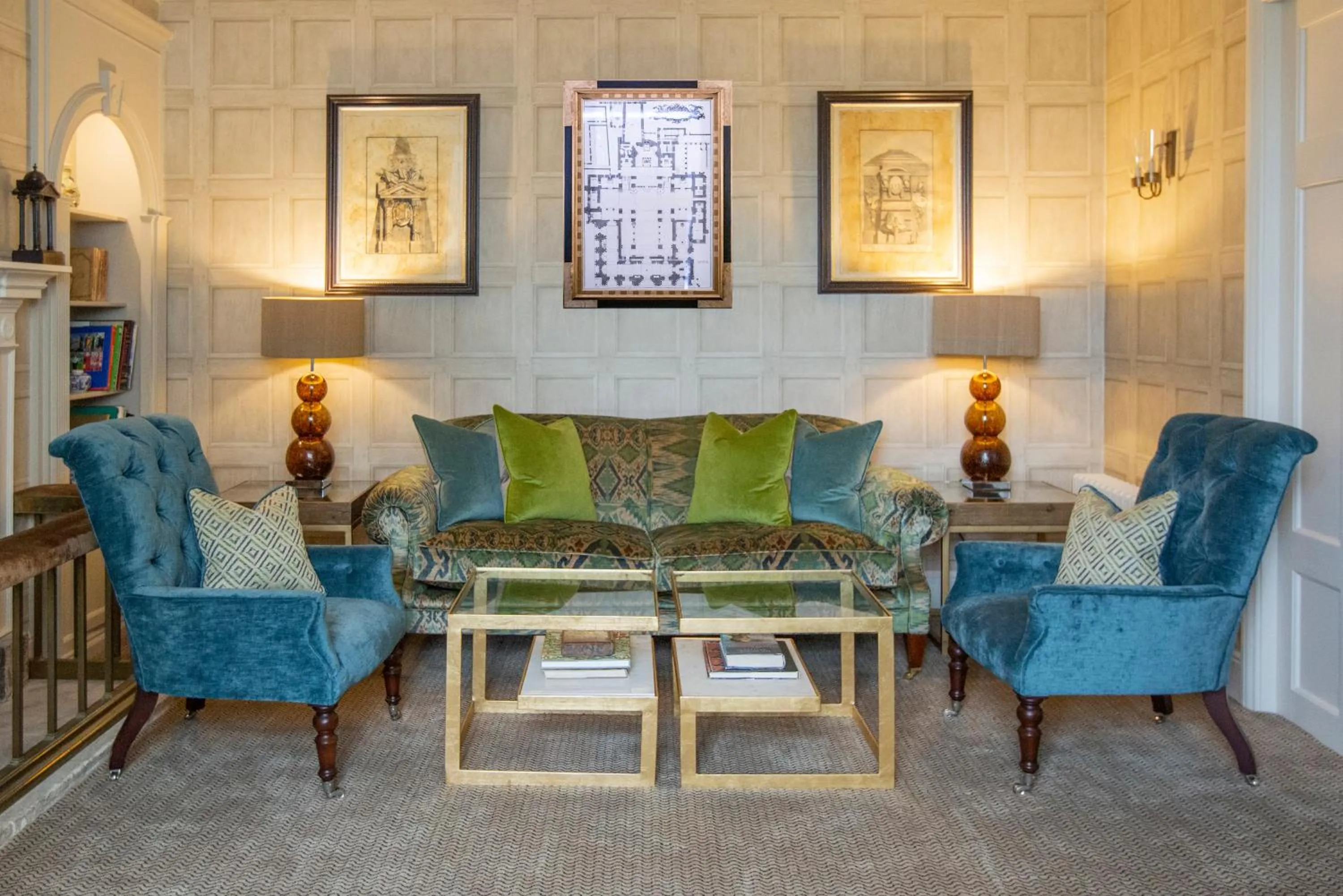 Lounge or bar in Lords Of The Manor