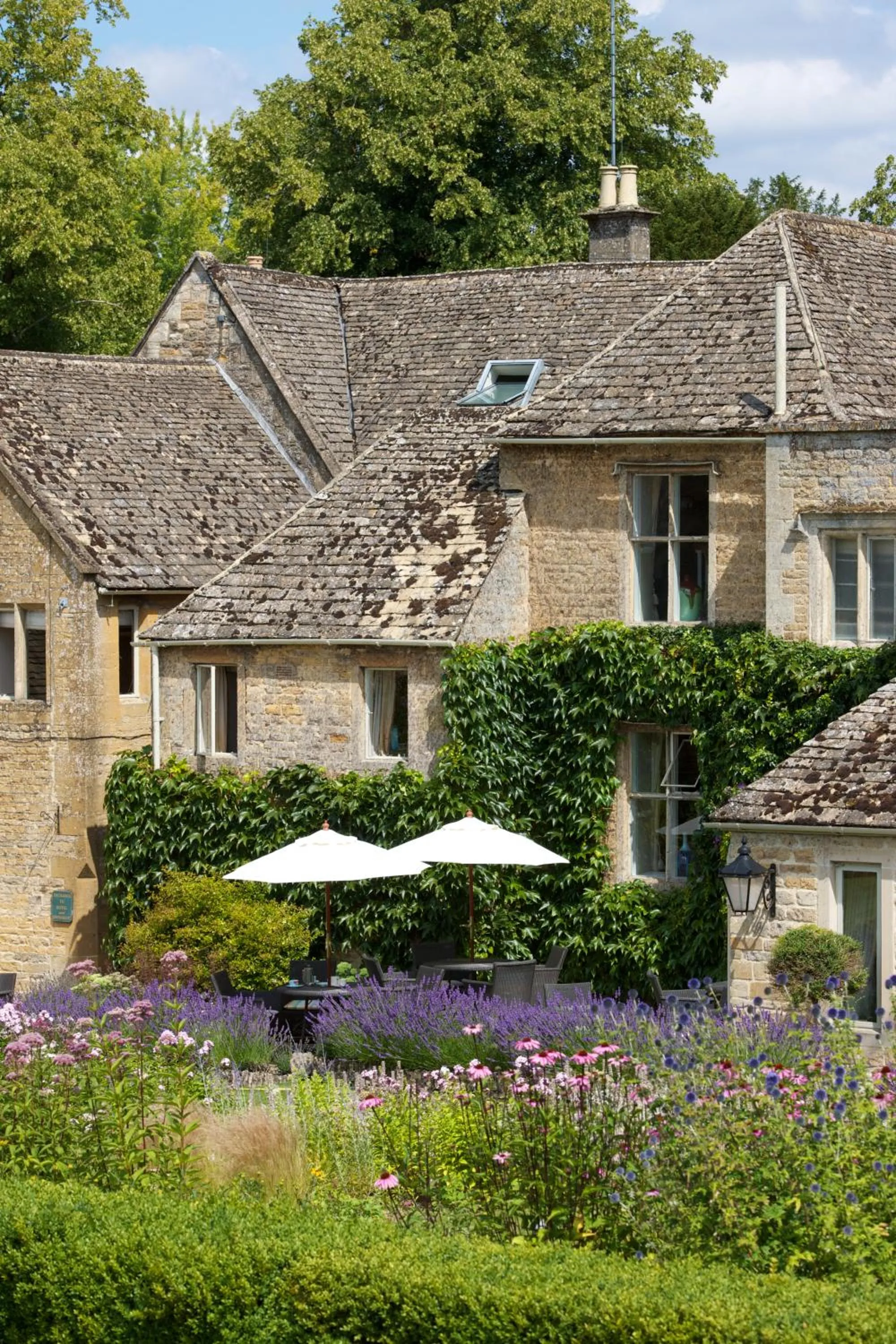 Property building in Lords Of The Manor