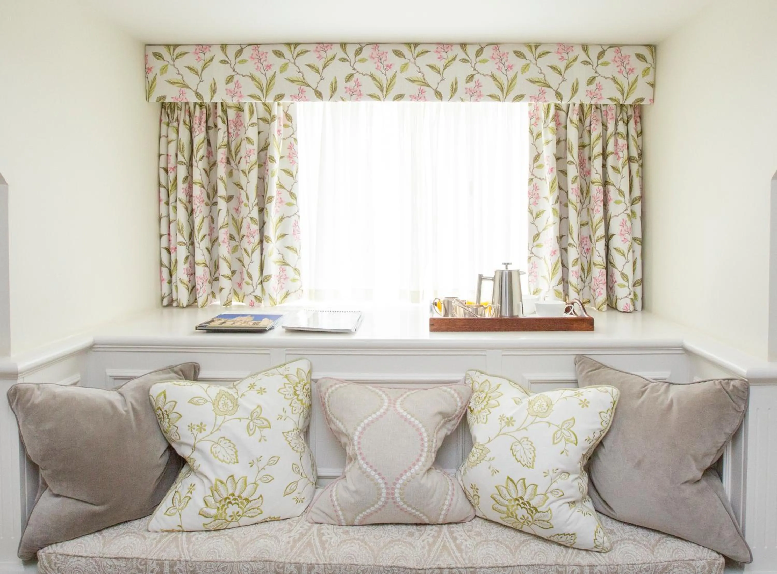 Seating area in Lords Of The Manor