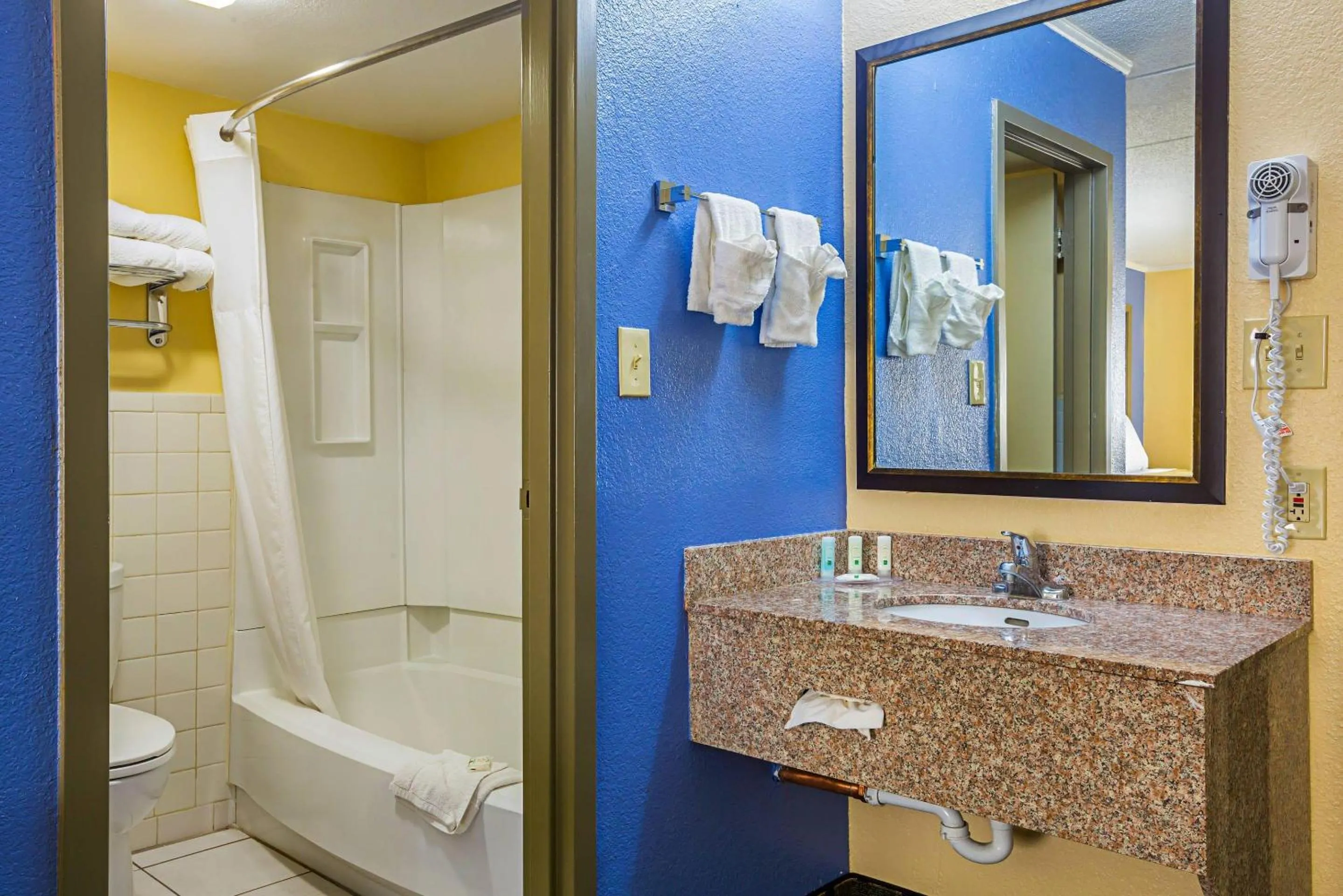 Bedroom in Quality Inn & Suites near Six Flags East