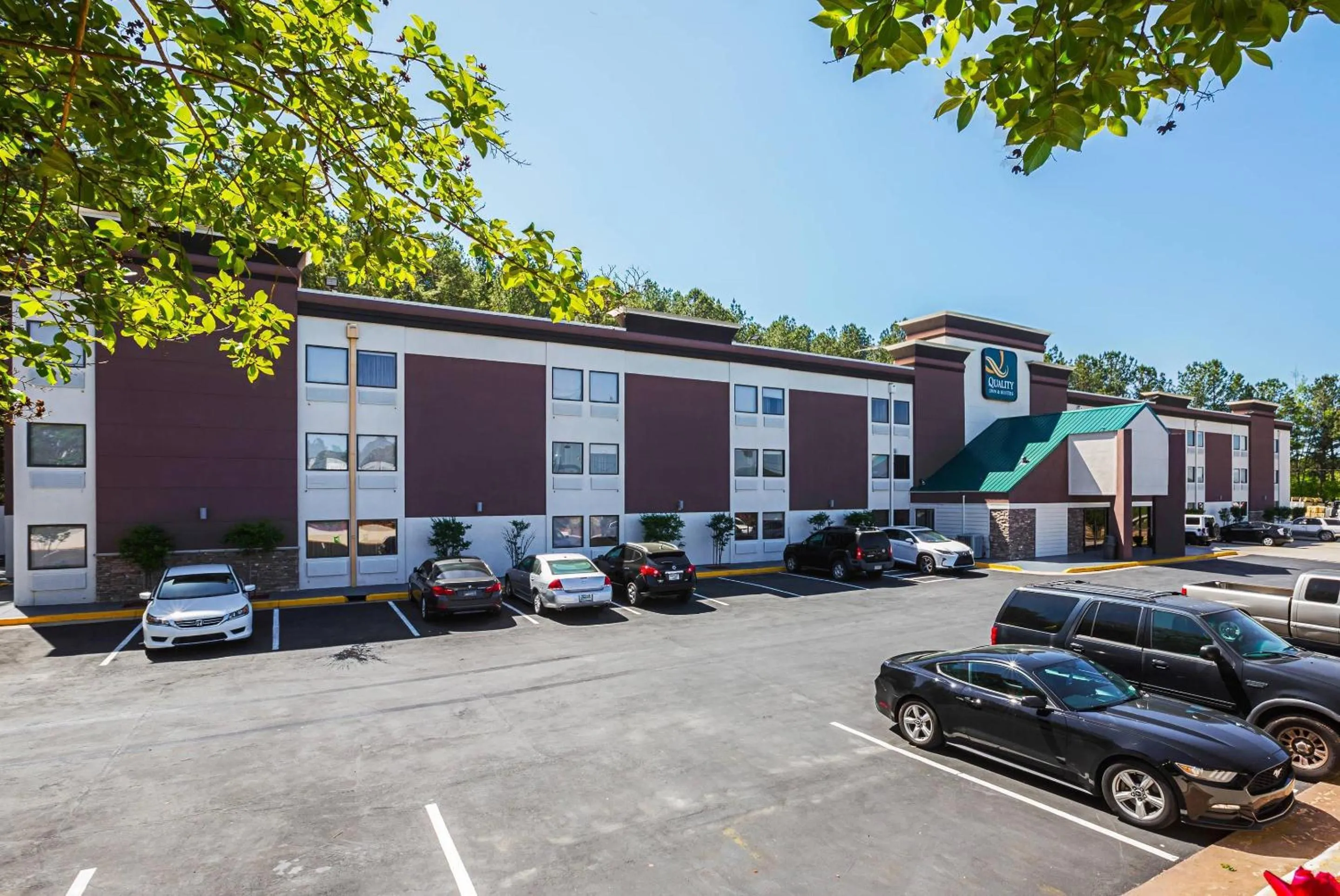 Property building in Quality Inn & Suites near Six Flags East