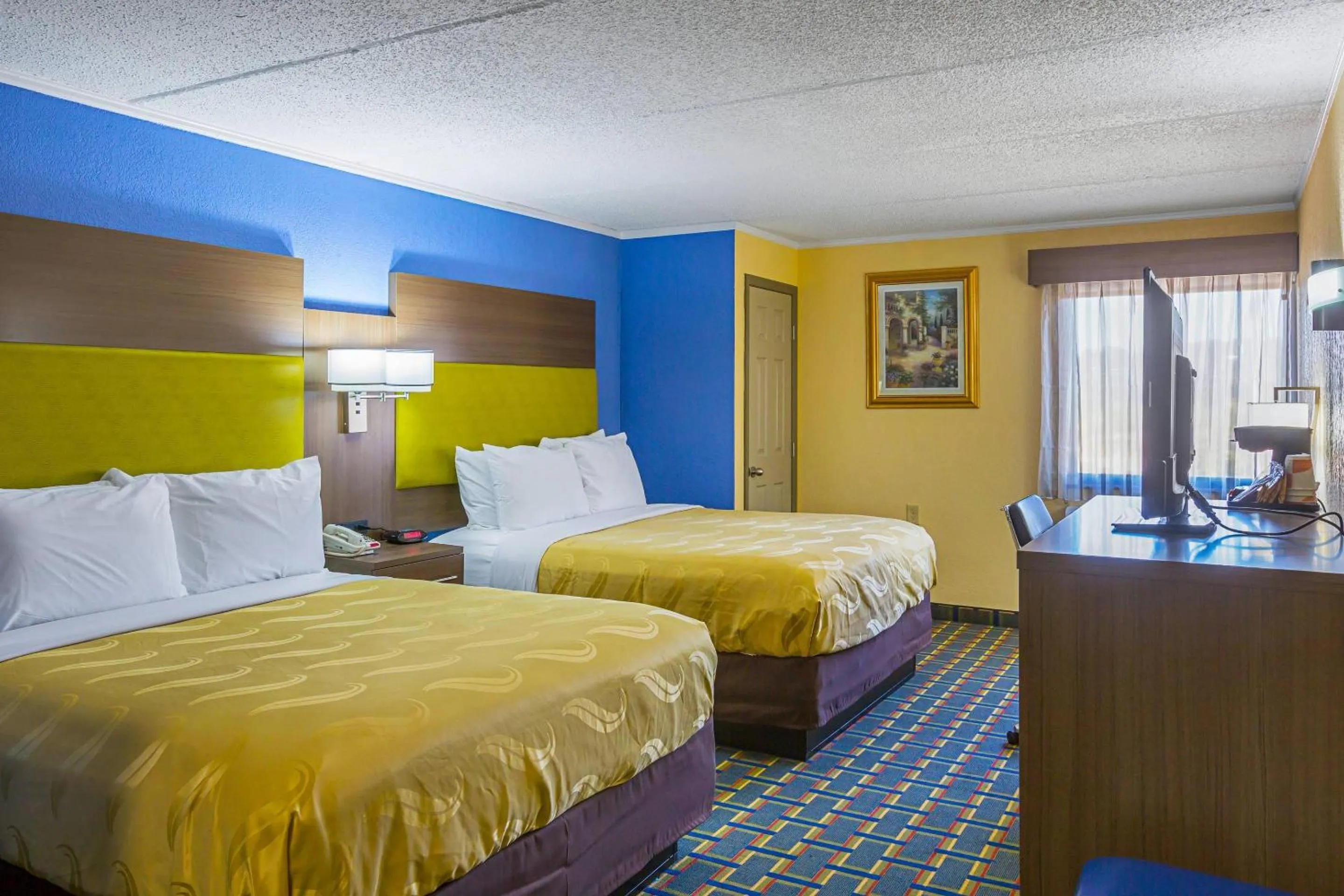 Bedroom, Bed in Quality Inn & Suites near Six Flags East