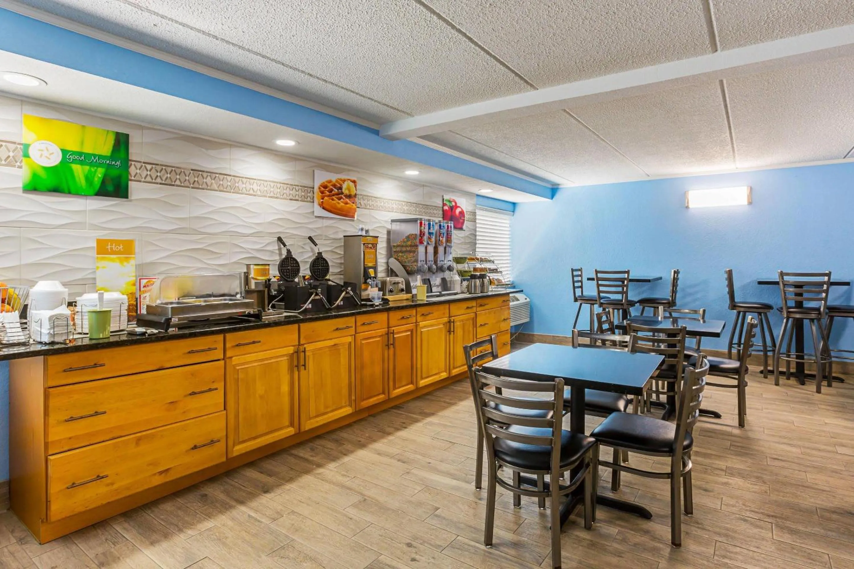 Breakfast in Quality Inn & Suites near Six Flags East