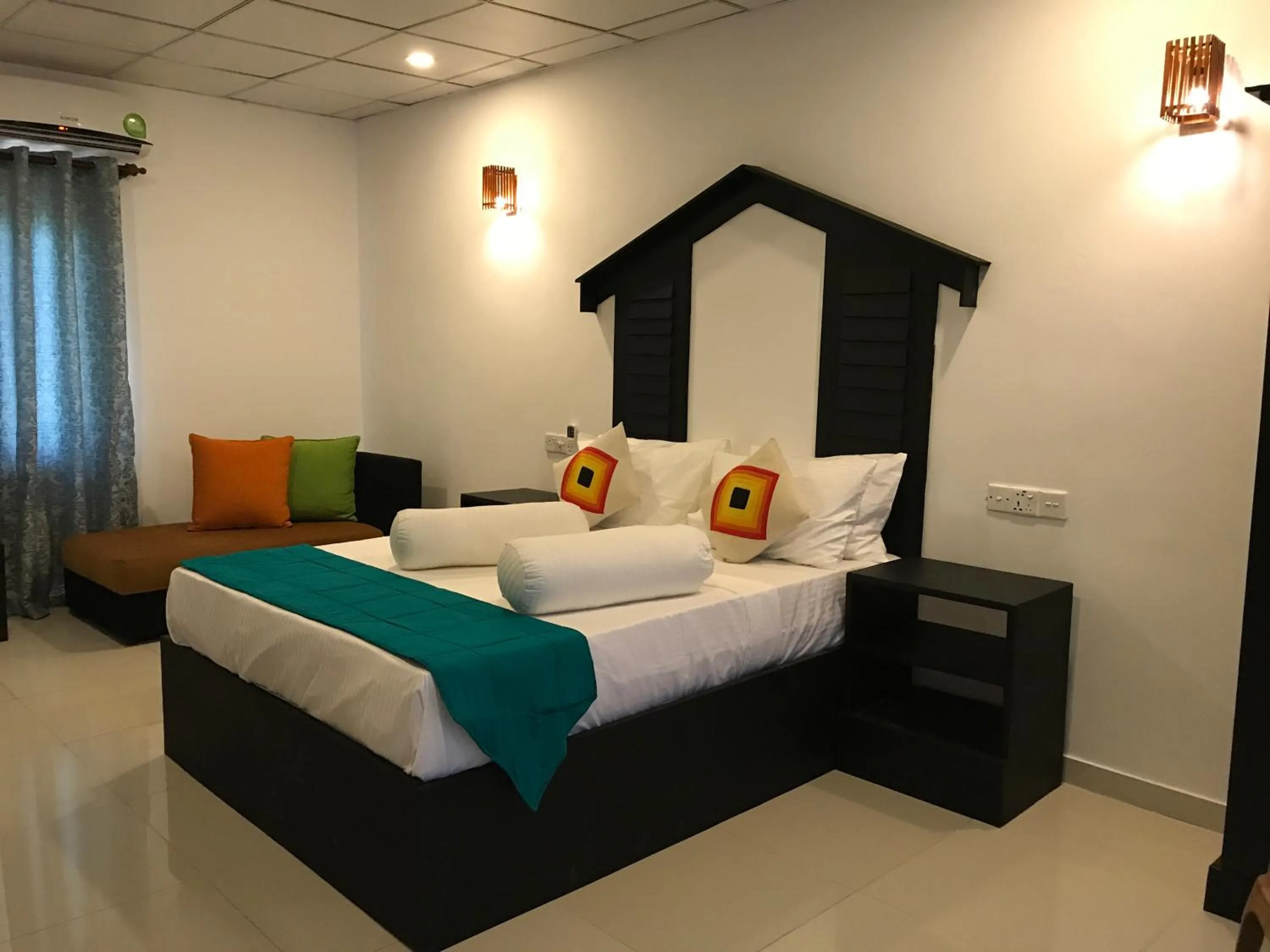 Bed in Sunshine Resort & Spa Sigiriya