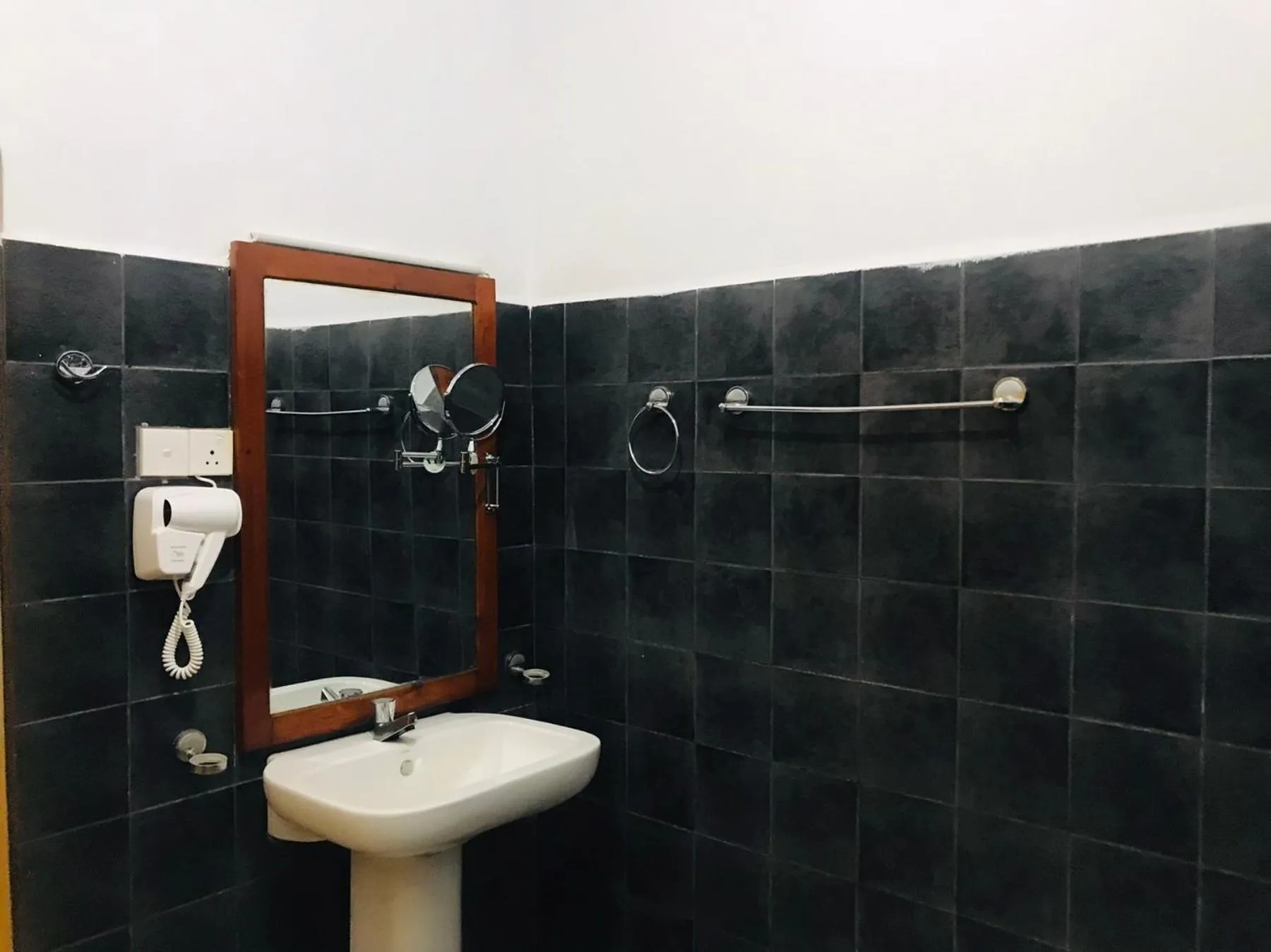 Bathroom in Sunshine Resort & Spa Sigiriya