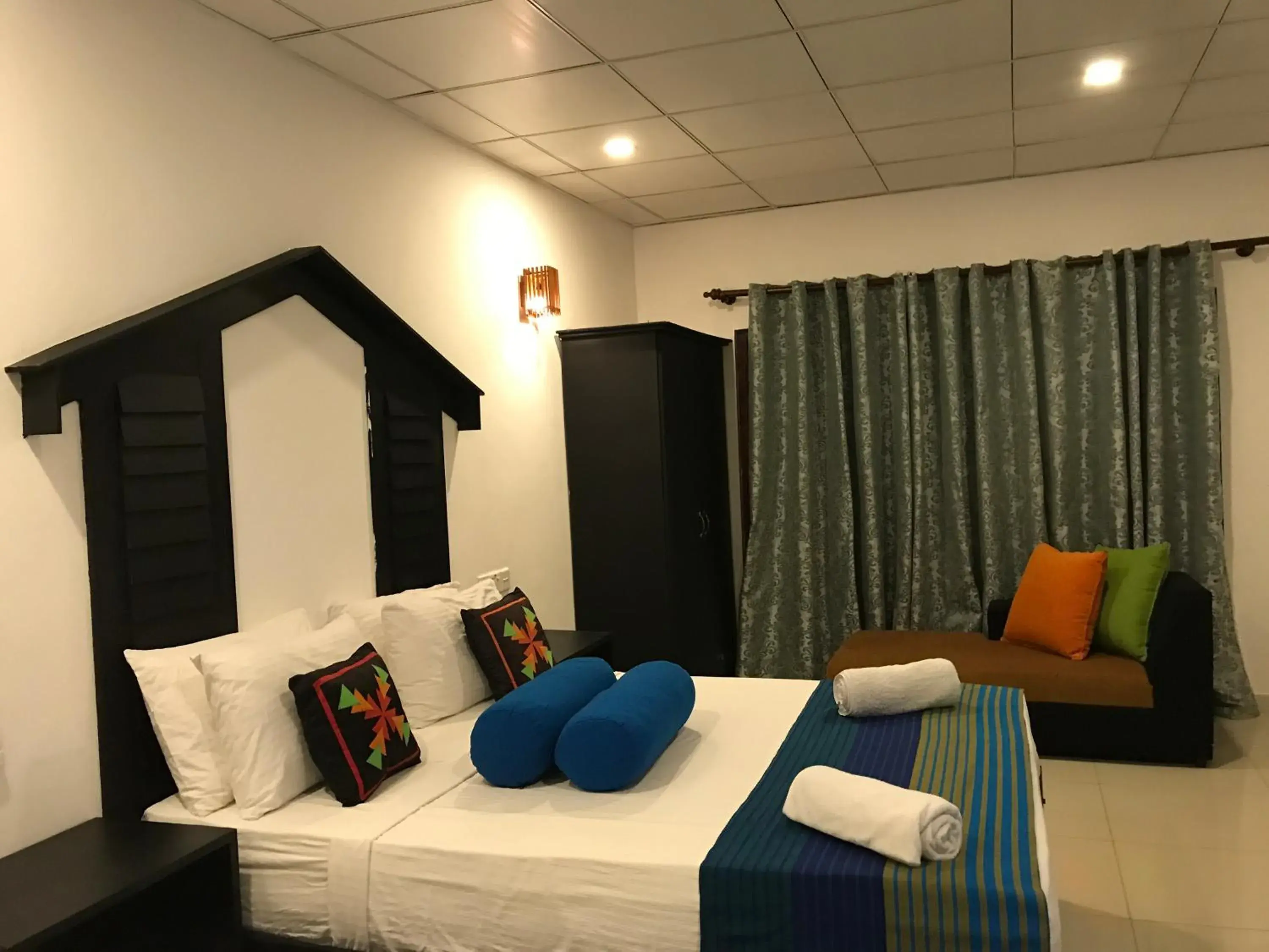 Decorative detail, Bed in Sunshine Resort & Spa Sigiriya Decorative detail, Bed in Sunshine Resort & Spa Sigiriya