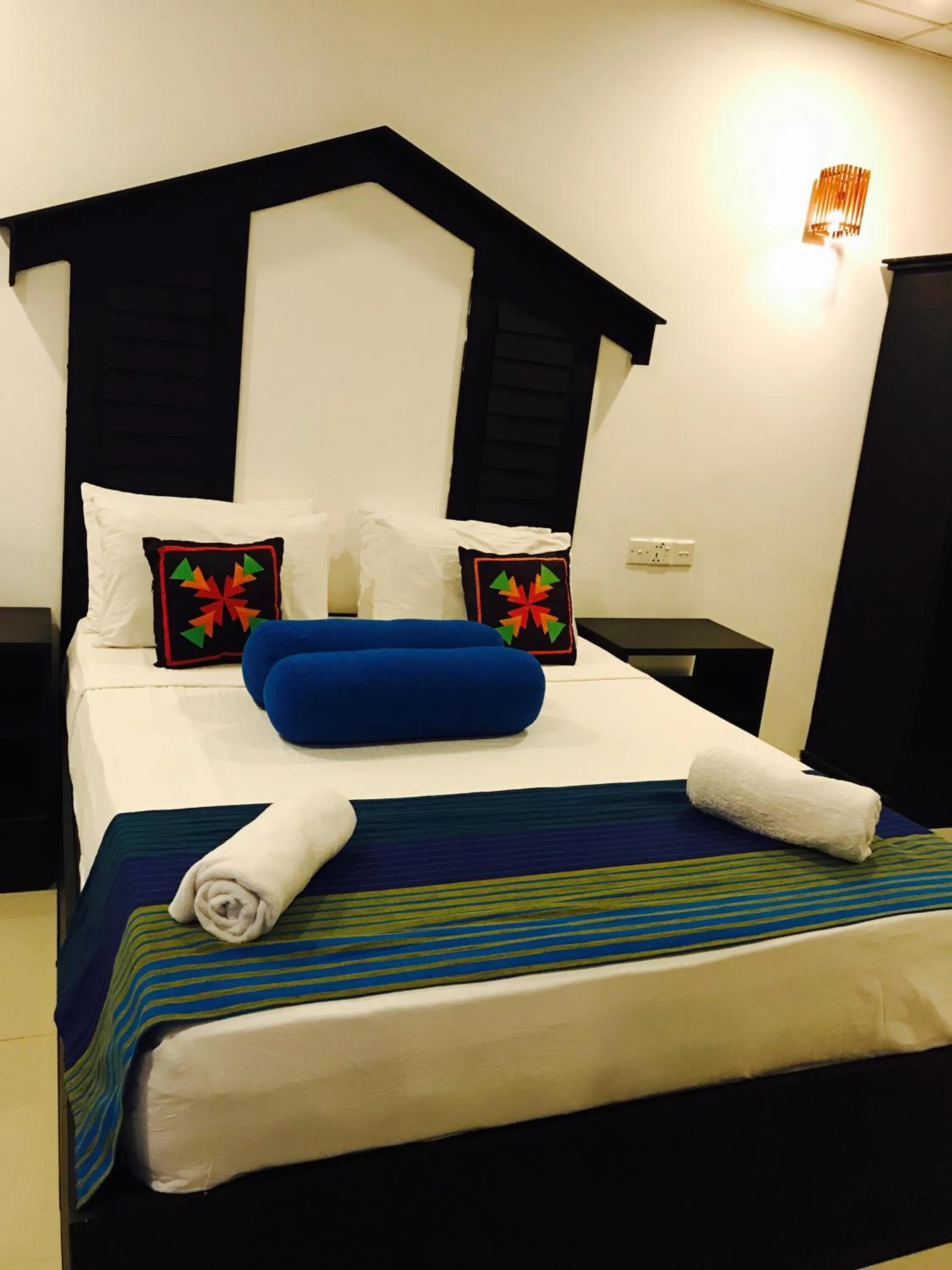 Bed in Sunshine Resort & Spa Sigiriya