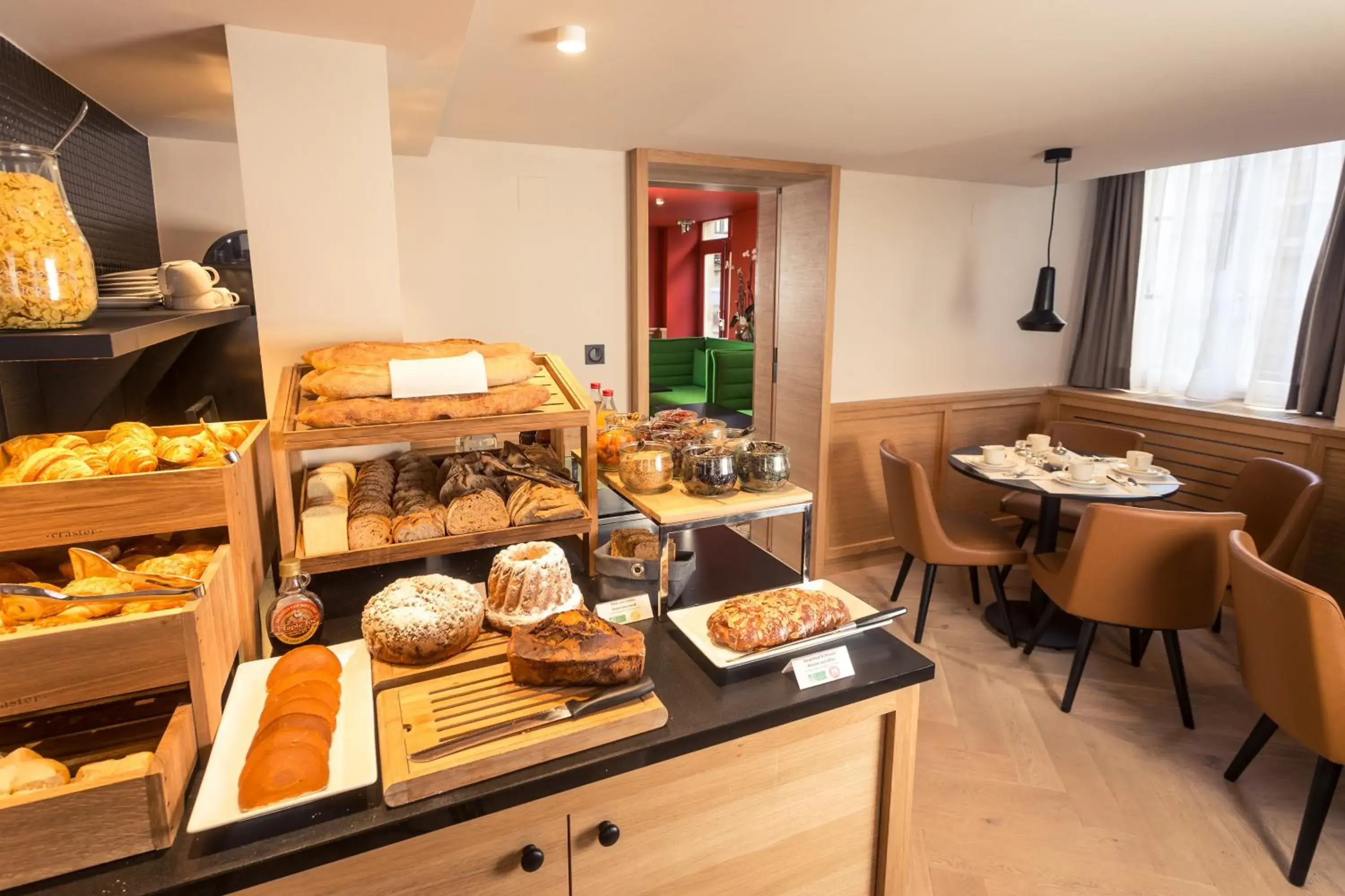 Food and drinks in Hôtel Du Dragon Food and drinks in Hôtel Du Dragon