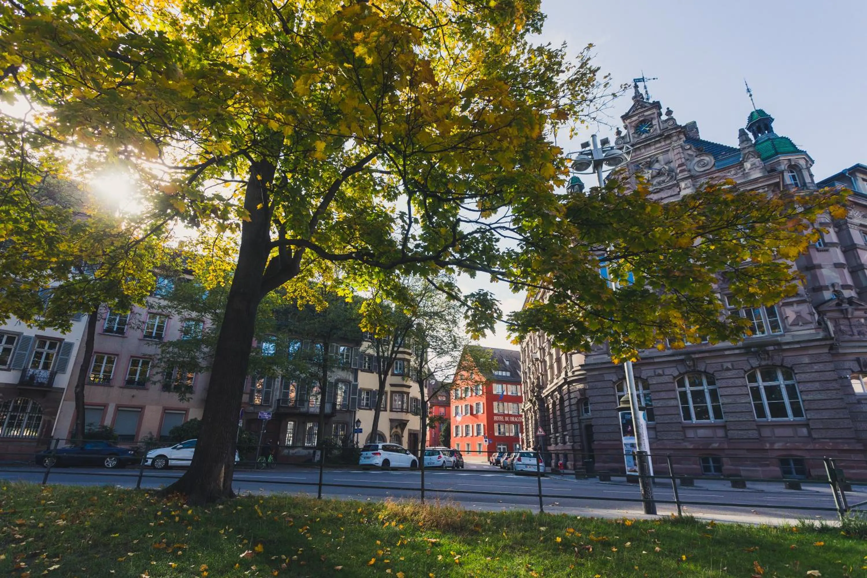 Property building in Hôtel Du Dragon