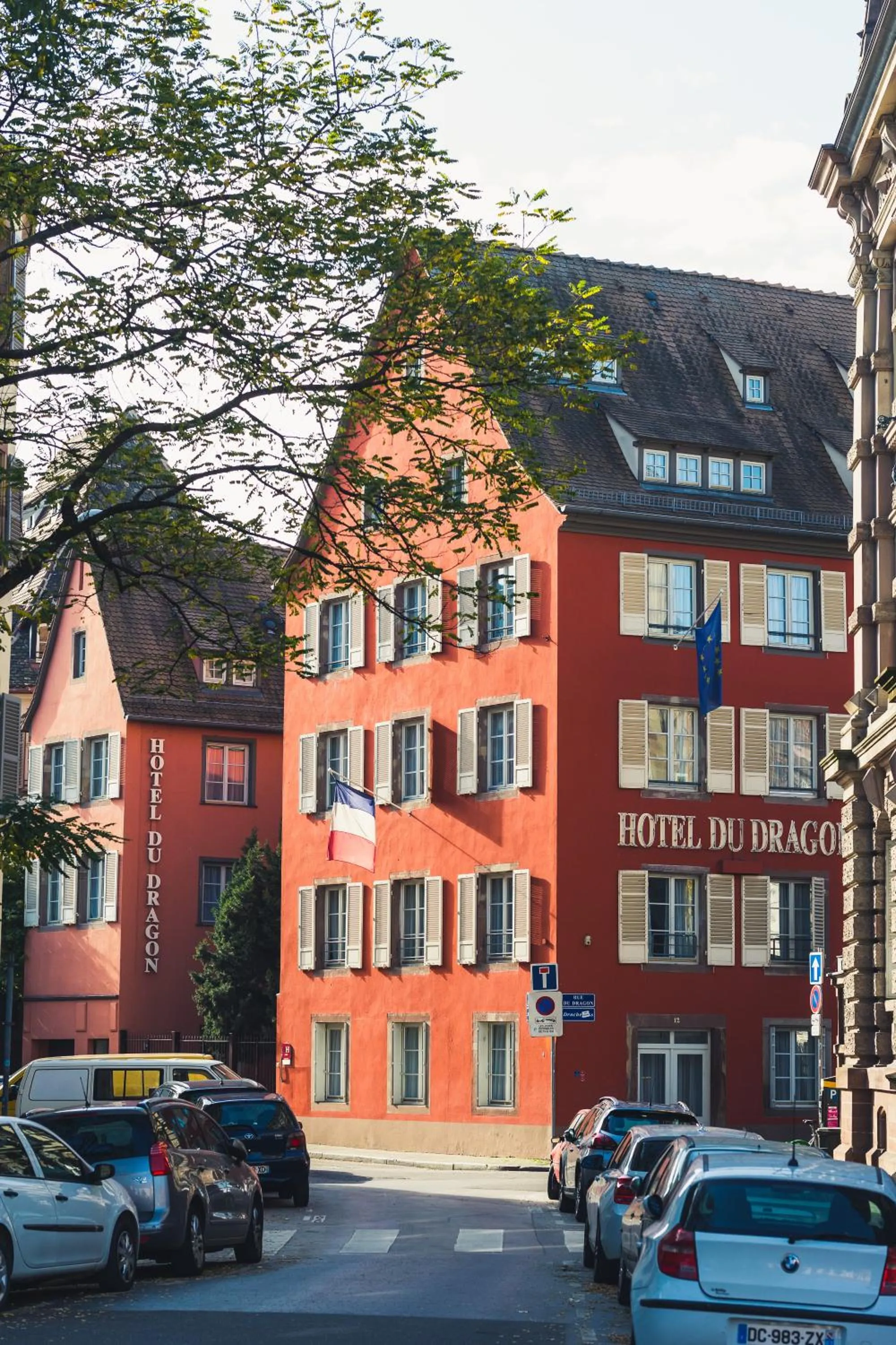 Property building in Hôtel Du Dragon