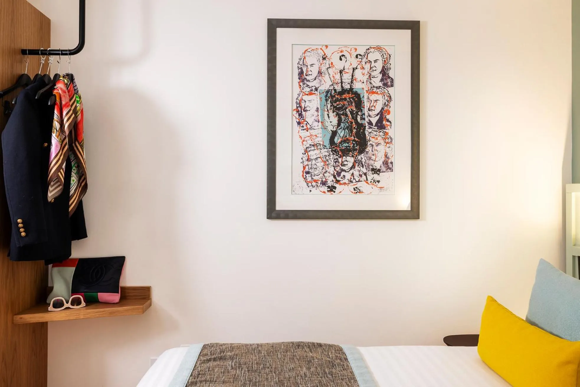 Bedroom, Bed in Hôtel Du Dragon