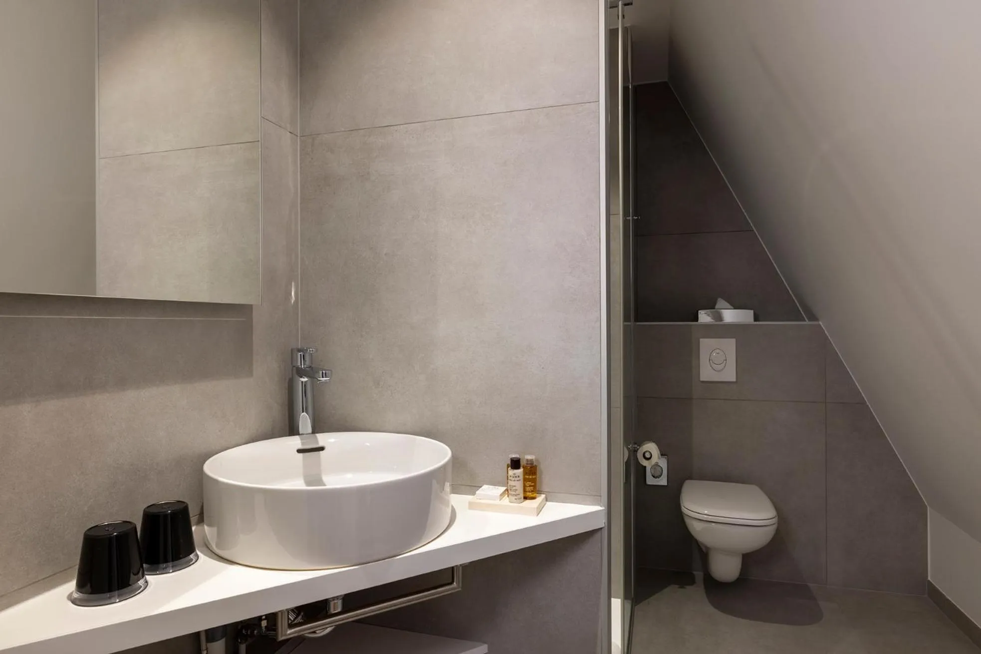 Toilet in Hôtel Du Dragon