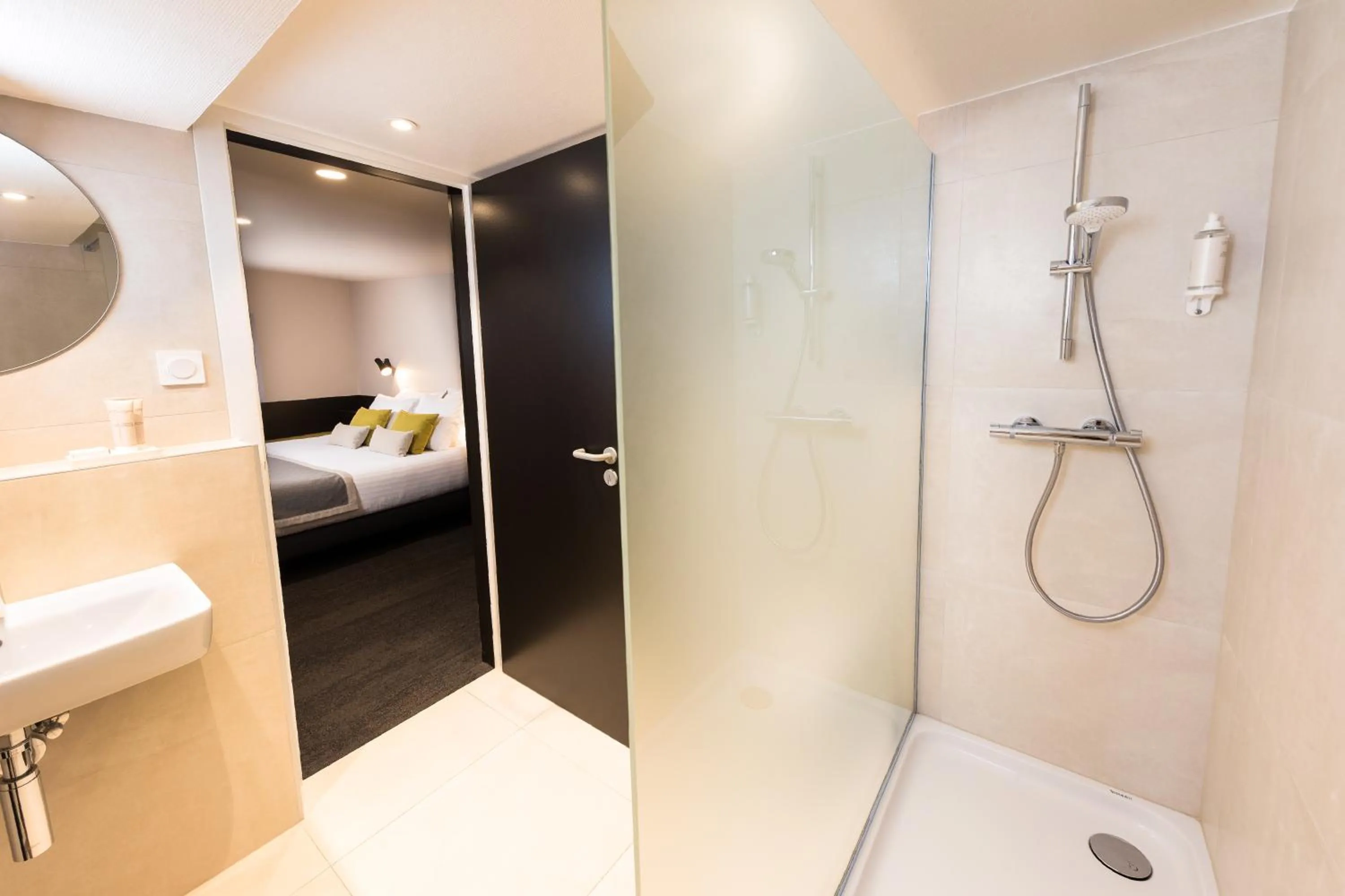 Bathroom in Hôtel Du Dragon