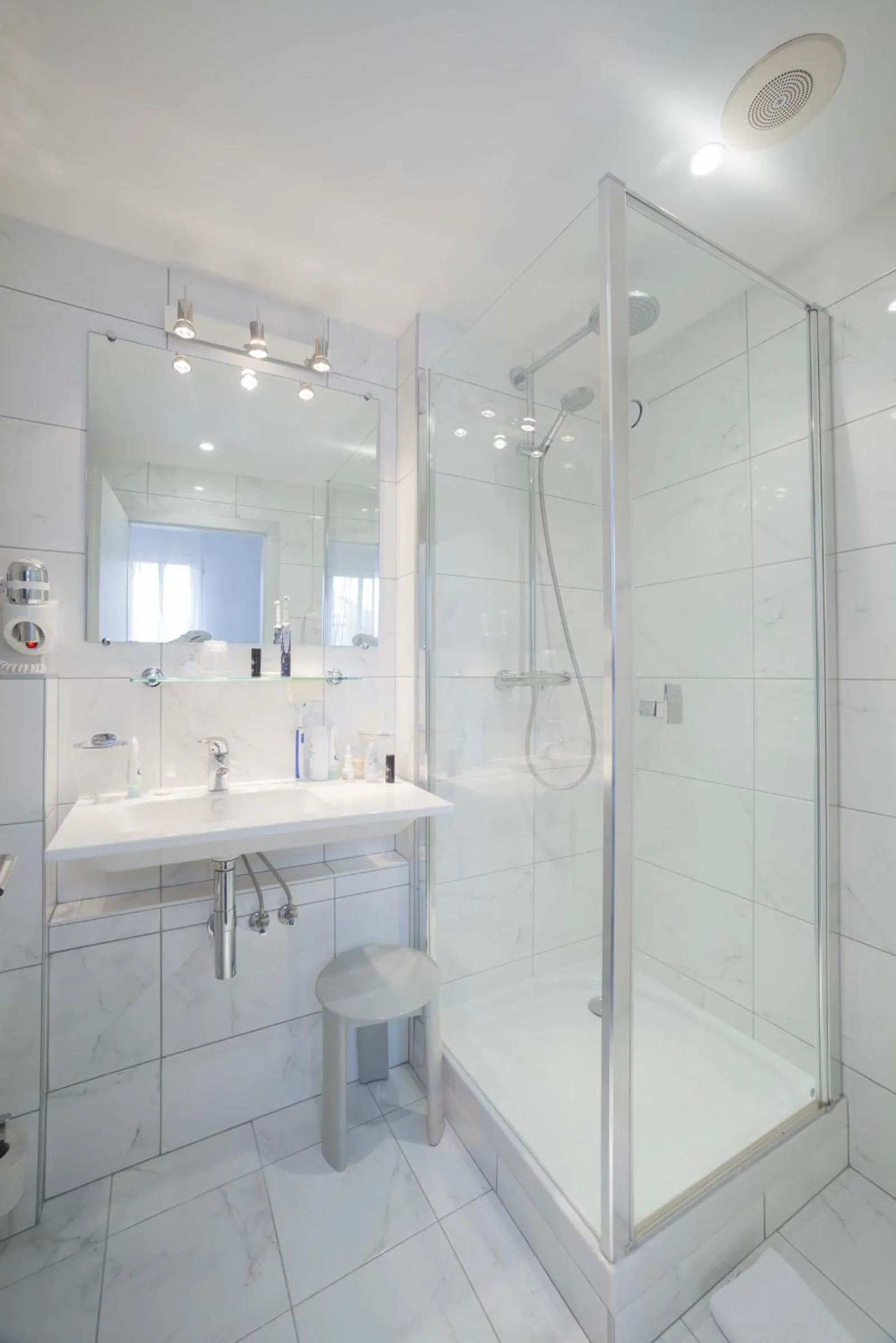 Bathroom in Hôtel Du Dragon