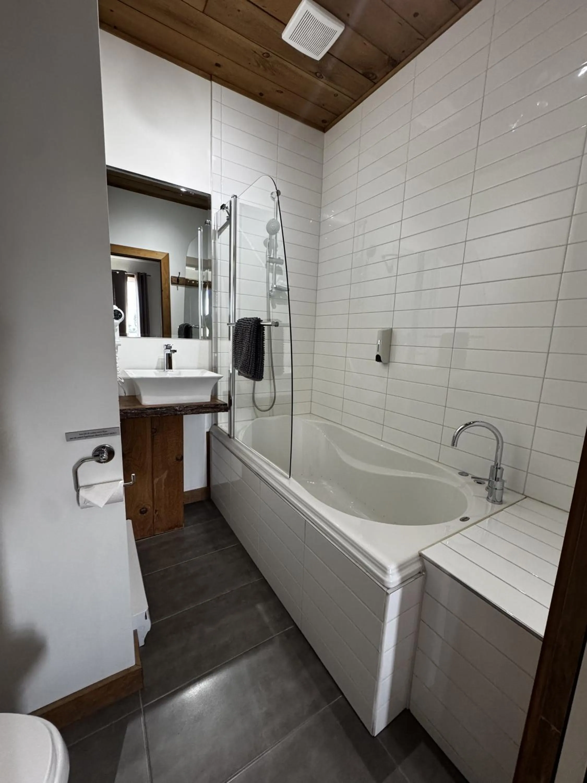 Bathroom in Gîte du Haut des Arbres