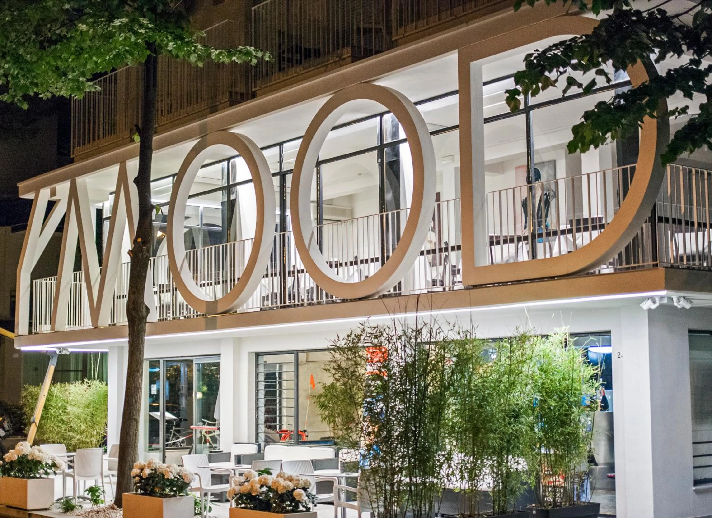 Property building in Hotel Hollywood