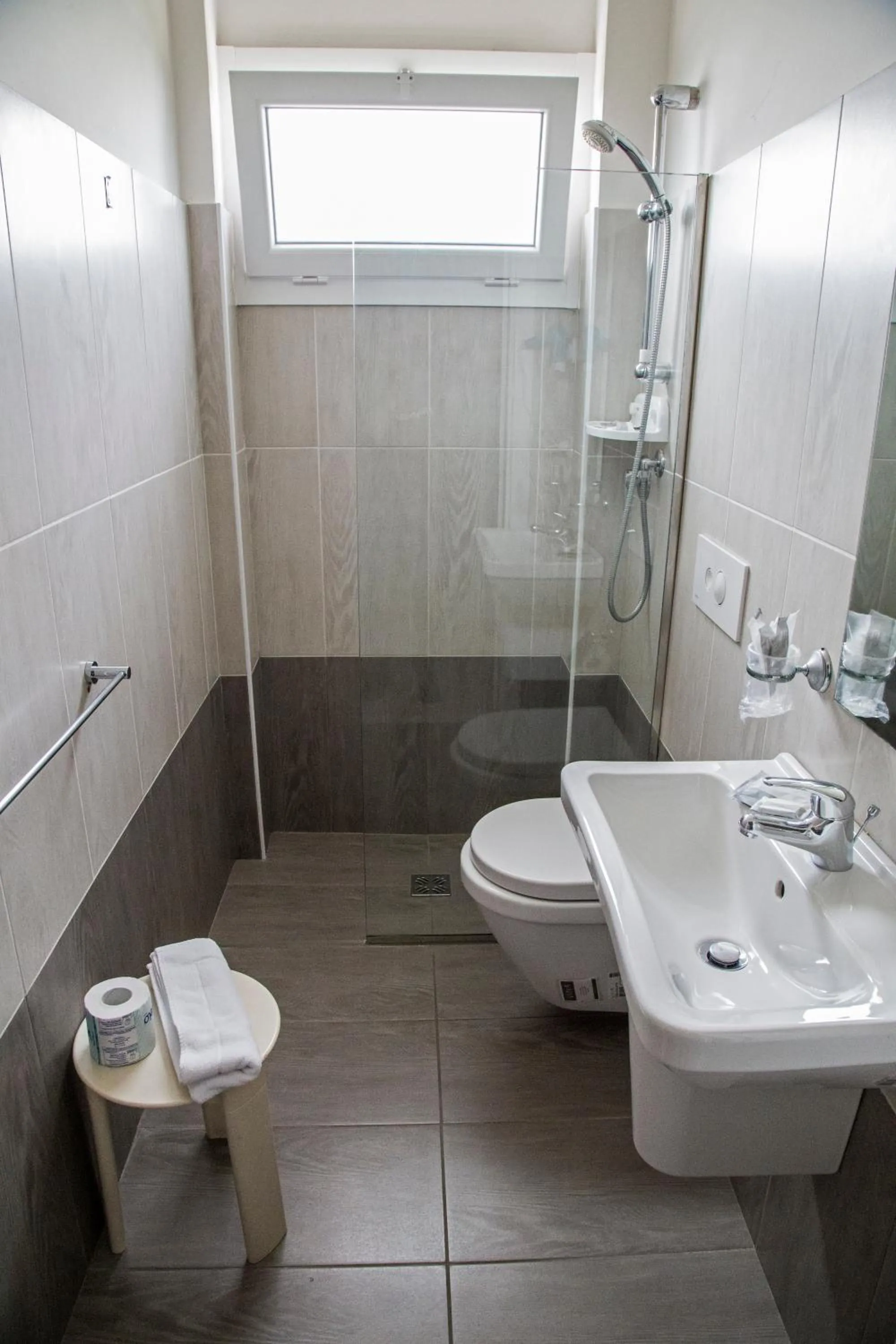 Shower in Hotel Hollywood