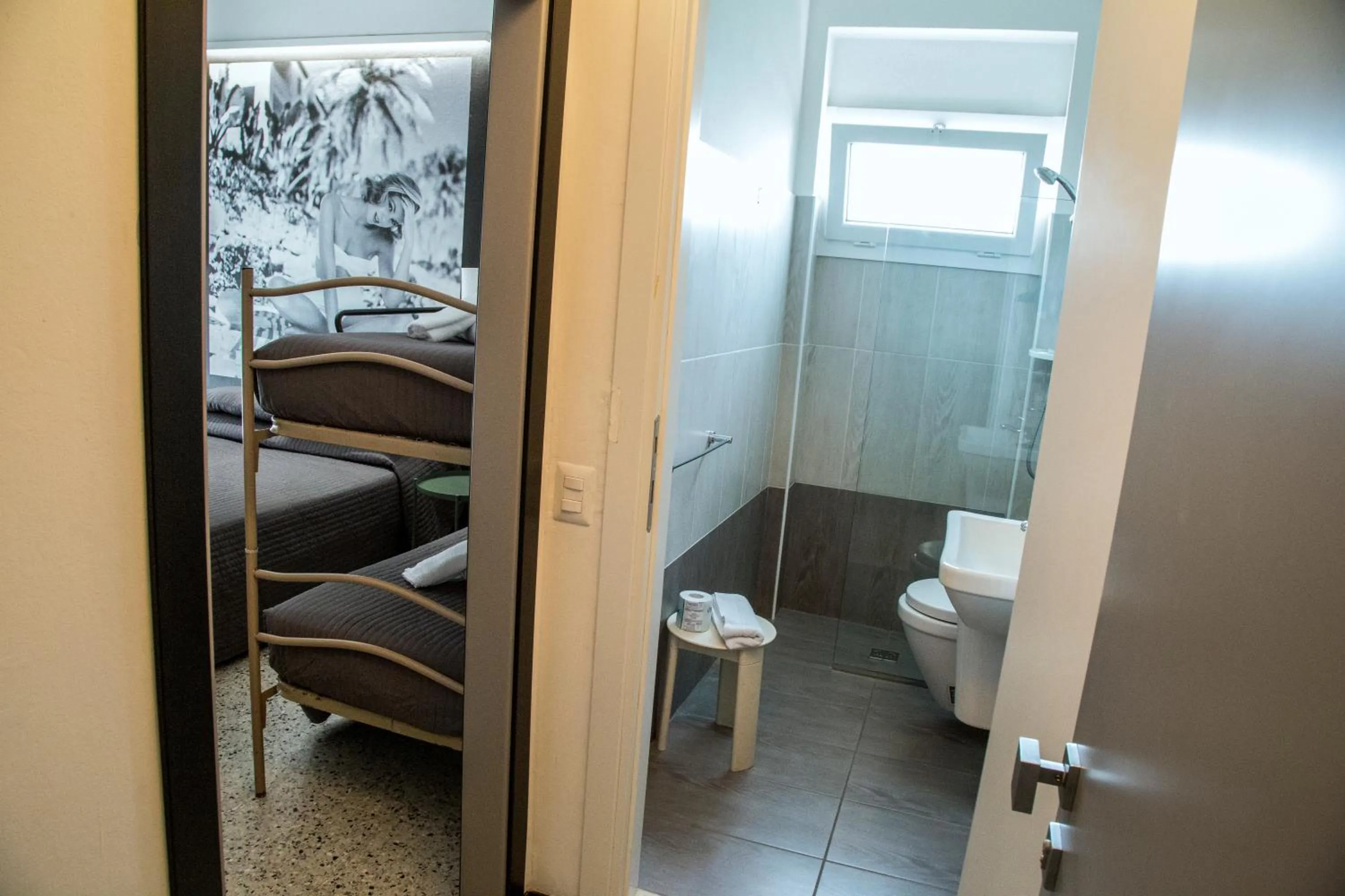 Shower in Hotel Hollywood