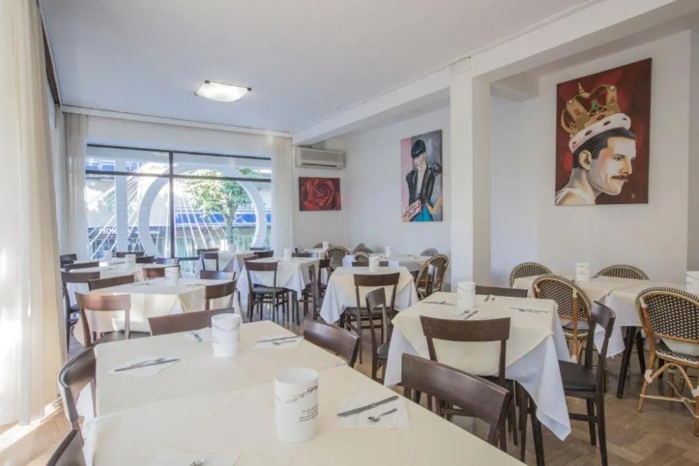 Restaurant/places to eat in Hotel Hollywood