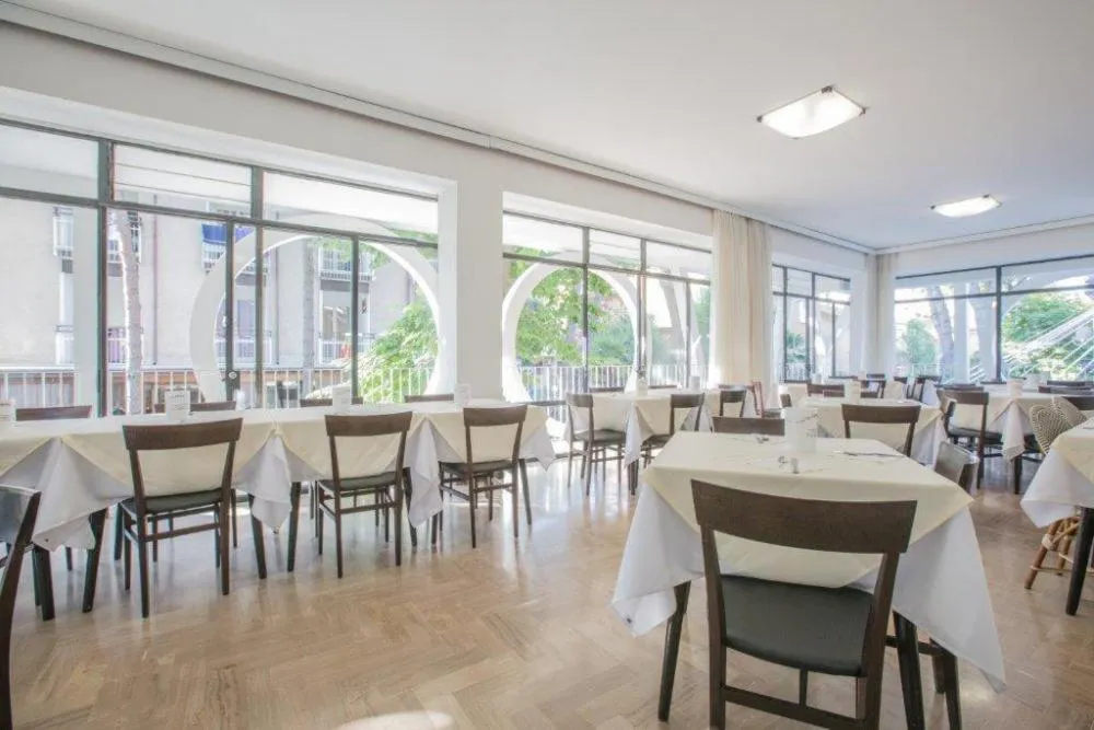 Restaurant/places to eat in Hotel Hollywood