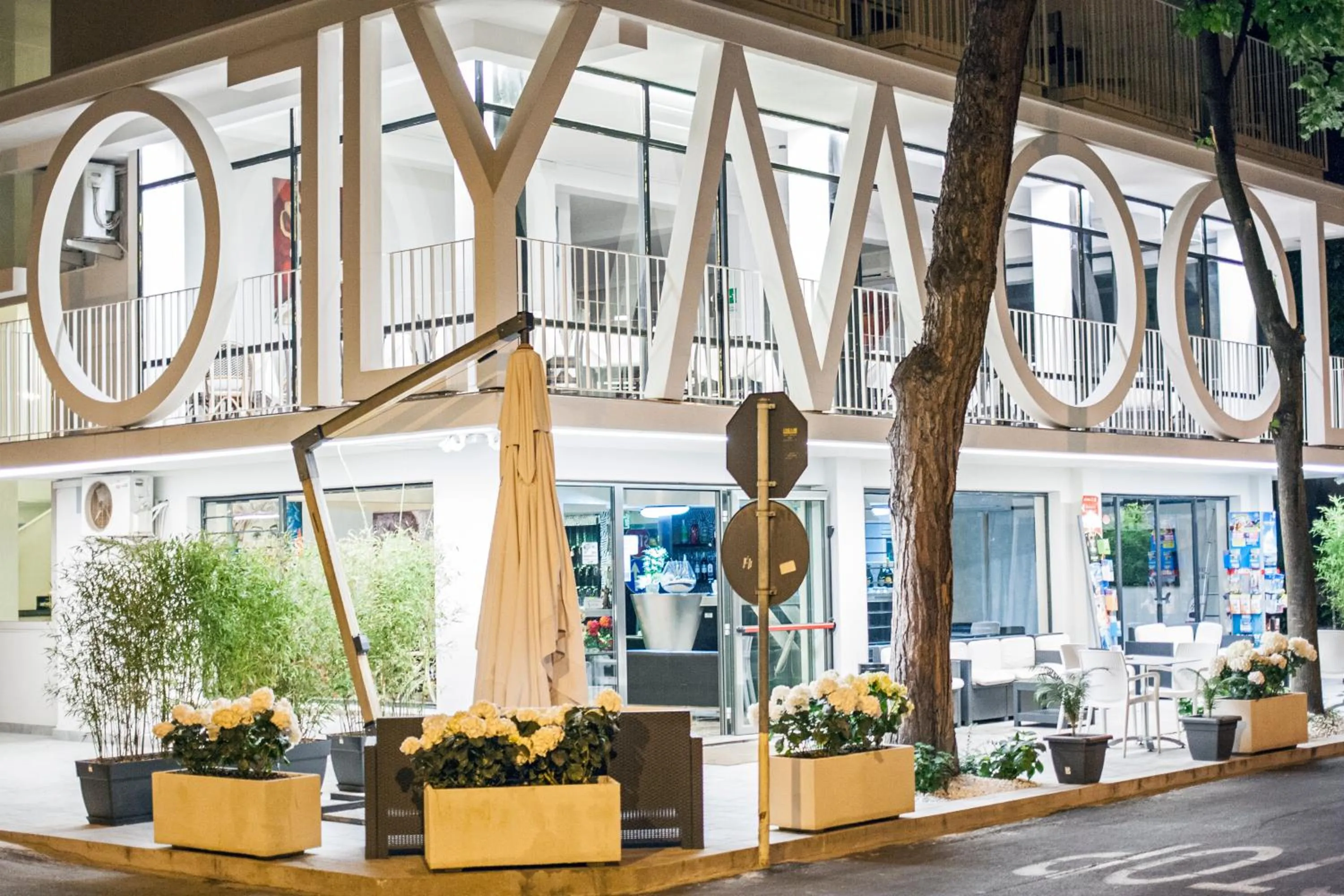 Facade/entrance in Hotel Hollywood