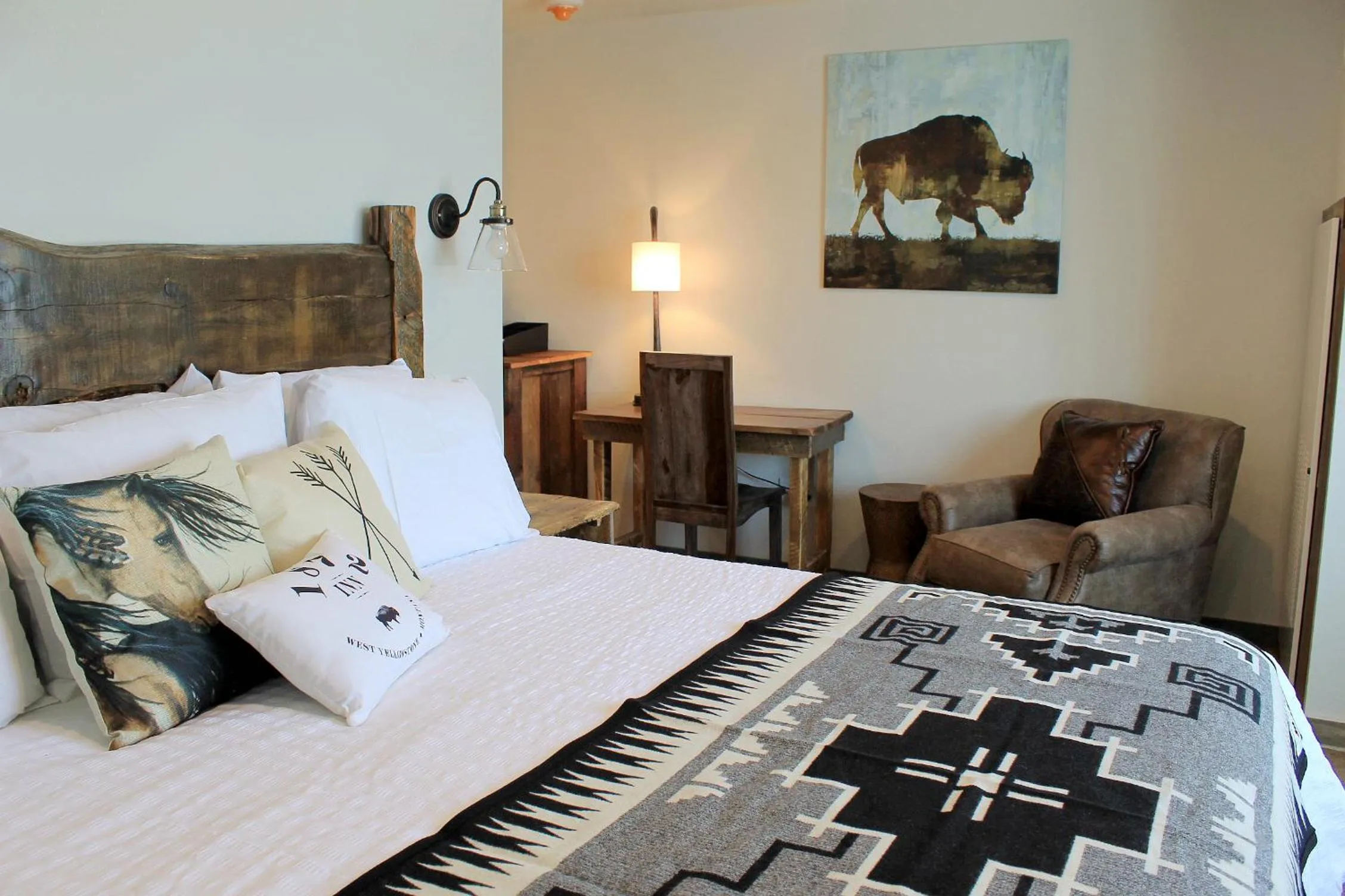 Bed in 1872 Inn - Adults Exclusive