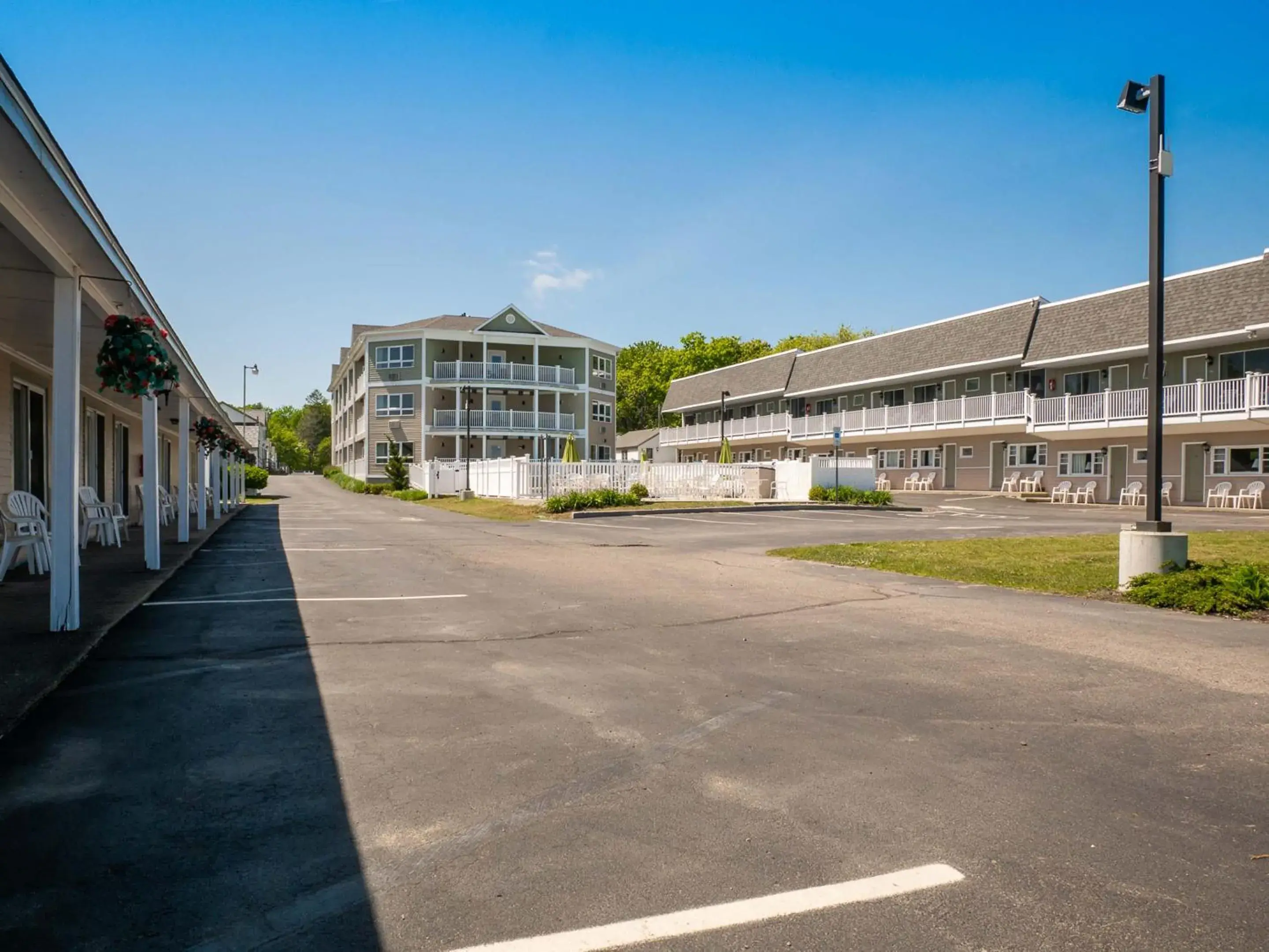 Property building in Sea Latch Inn Property building in Sea Latch Inn