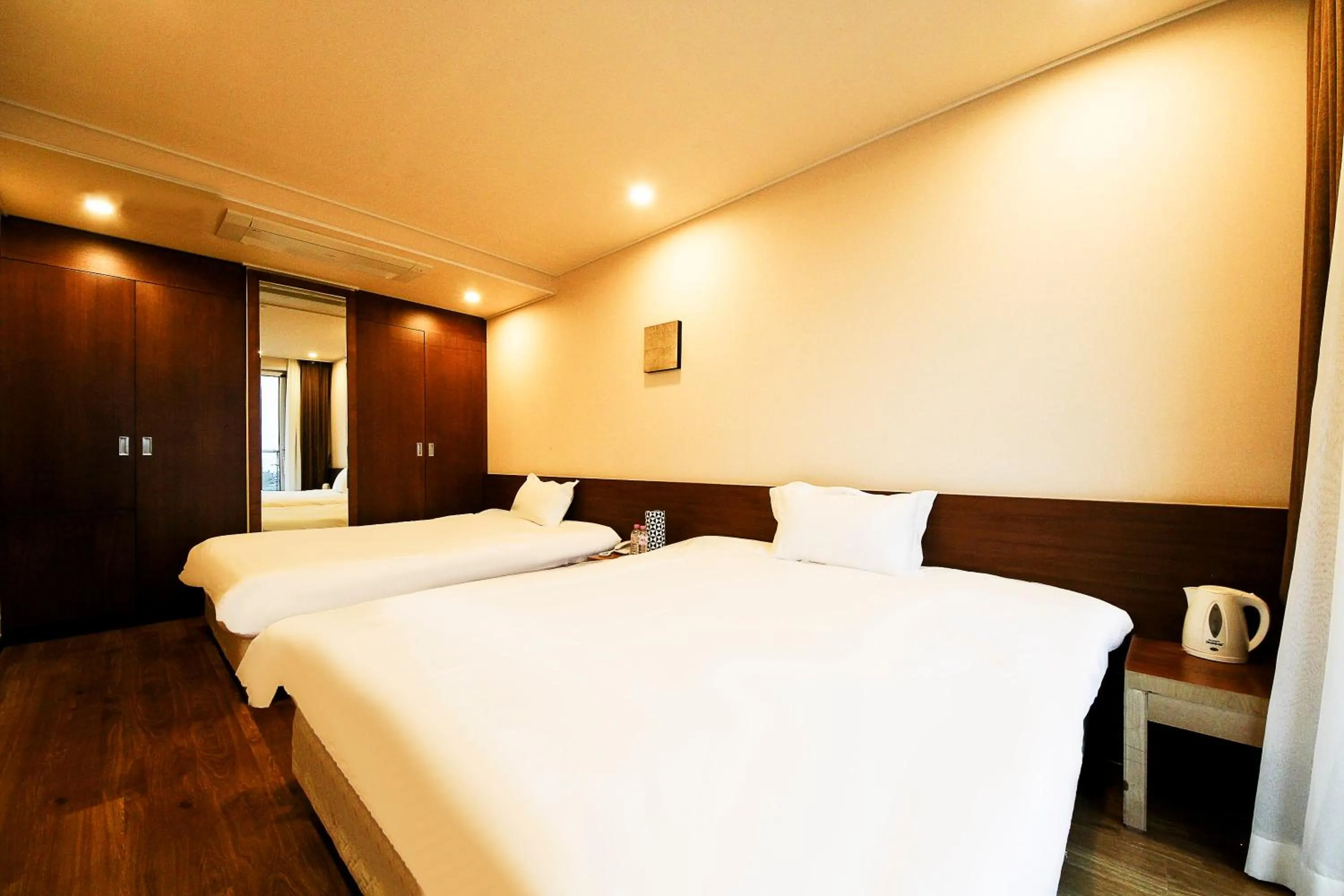 Photo of the whole room, Bed in Jeju Jungmun Ocean Blue Hotel