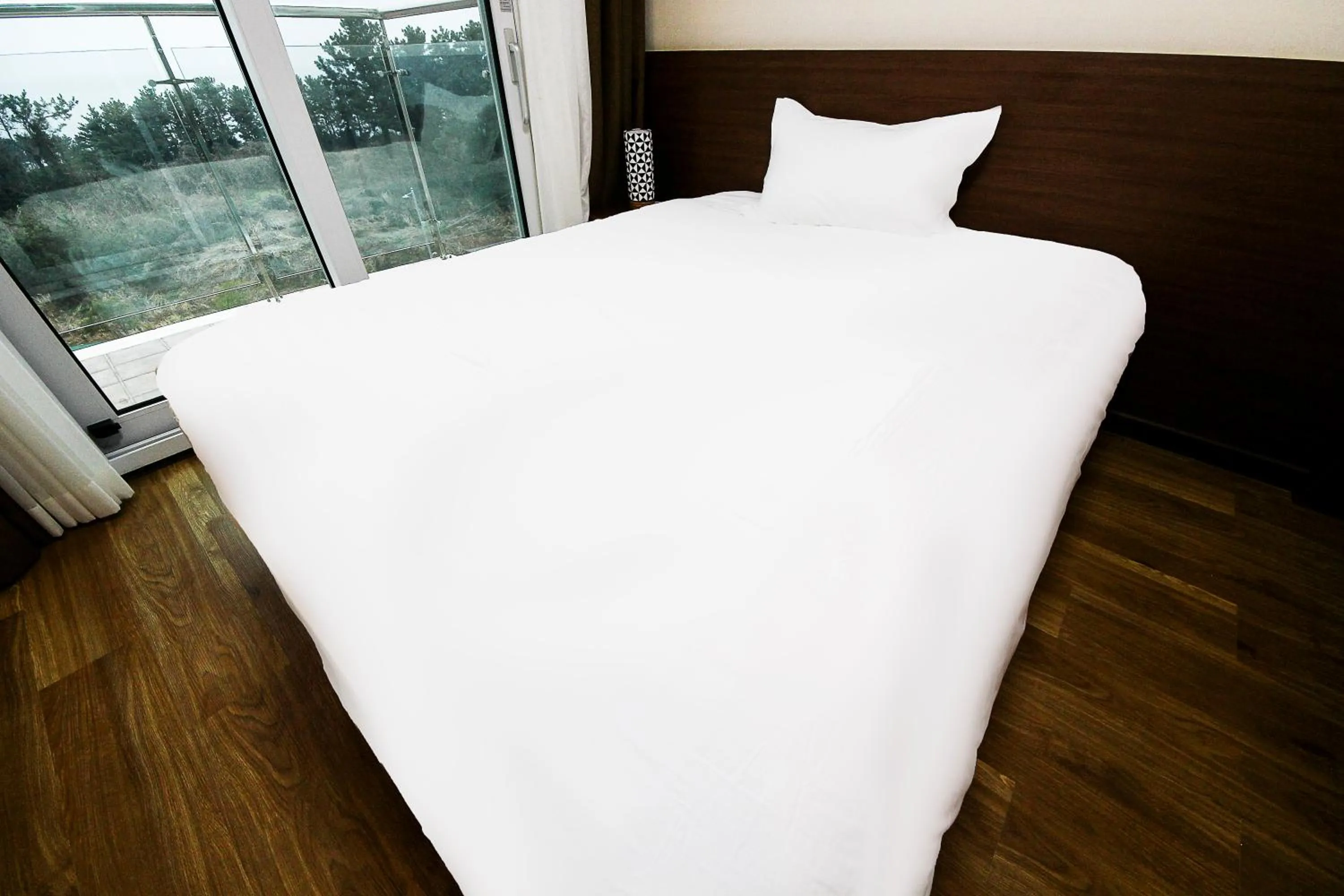 Bedroom, Bed in Jeju Jungmun Ocean Blue Hotel