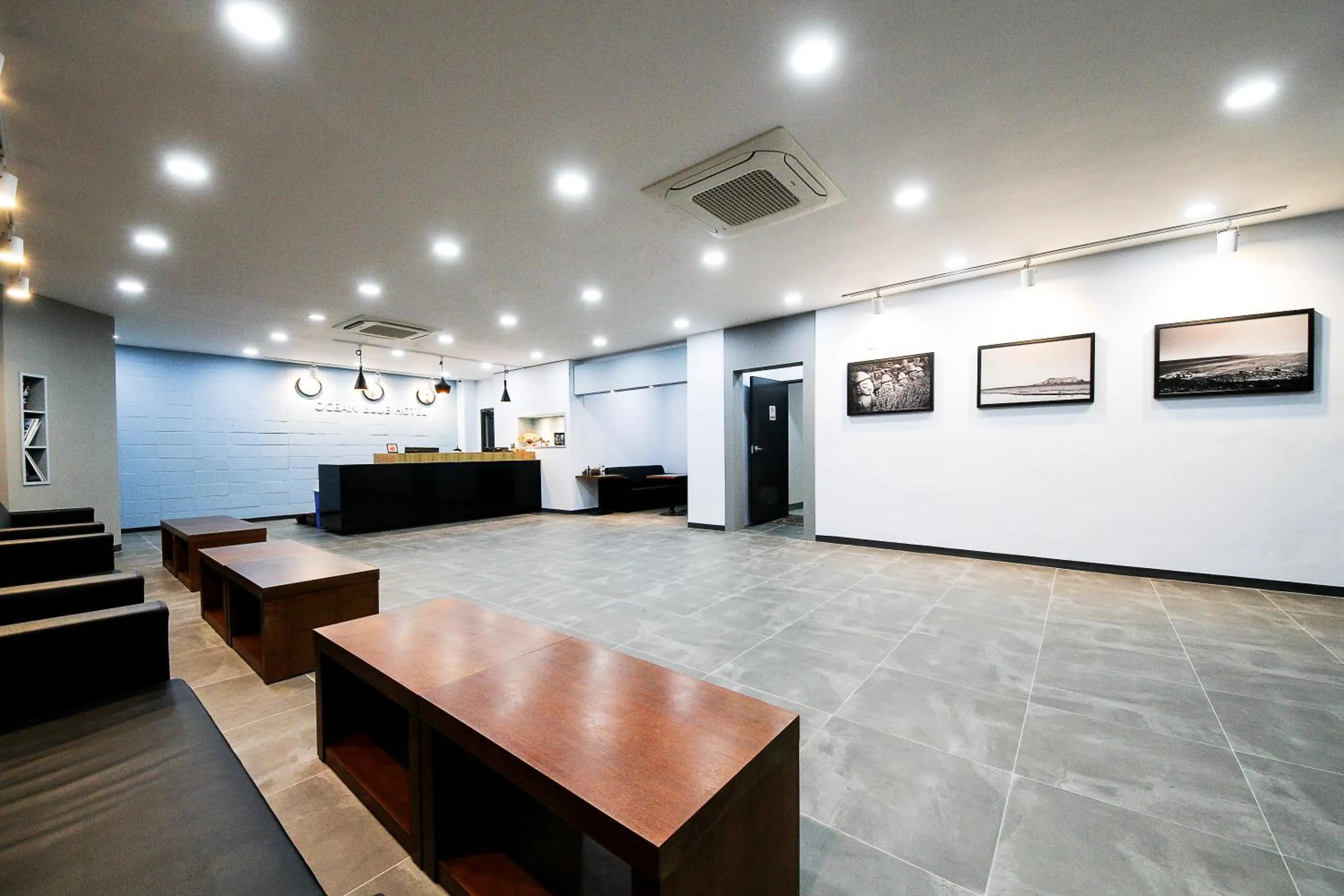 Lobby or reception in Jeju Jungmun Ocean Blue Hotel